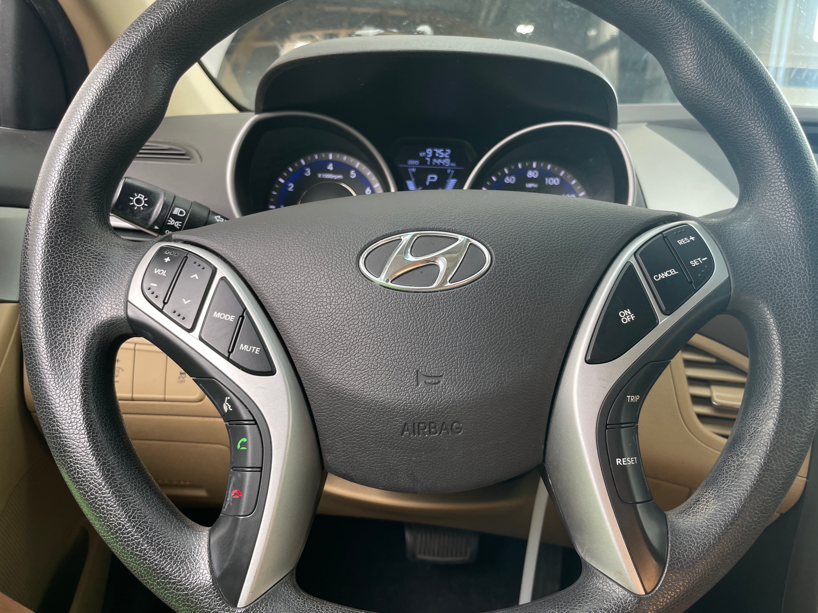 Thumbnail: 2012 Hyundai Elantra - 5