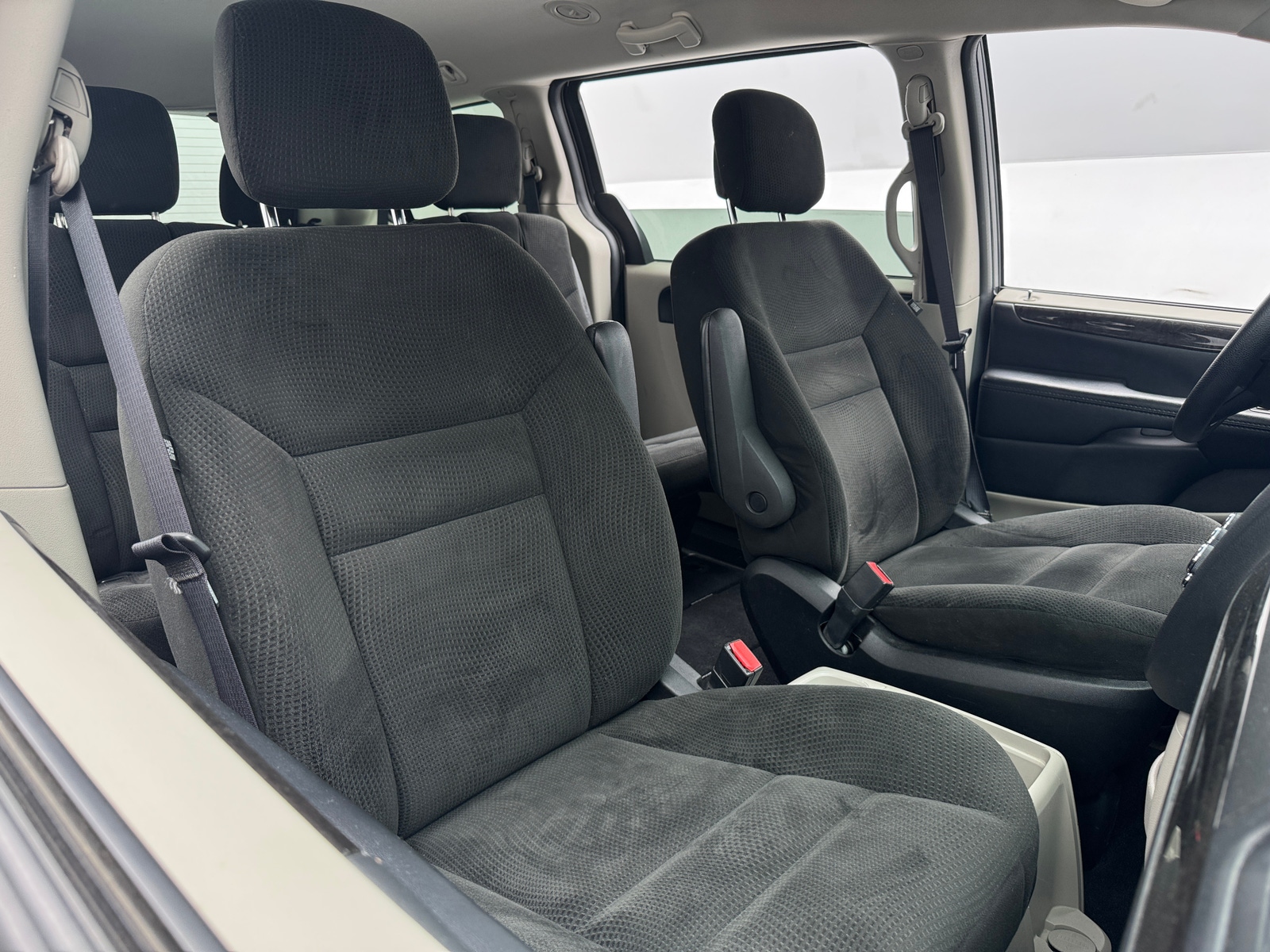 Thumbnail: 2016 Dodge Grand Caravan - 2