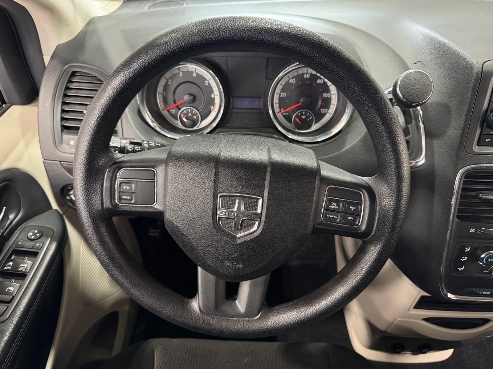 Thumbnail: 2016 Dodge Grand Caravan - 5