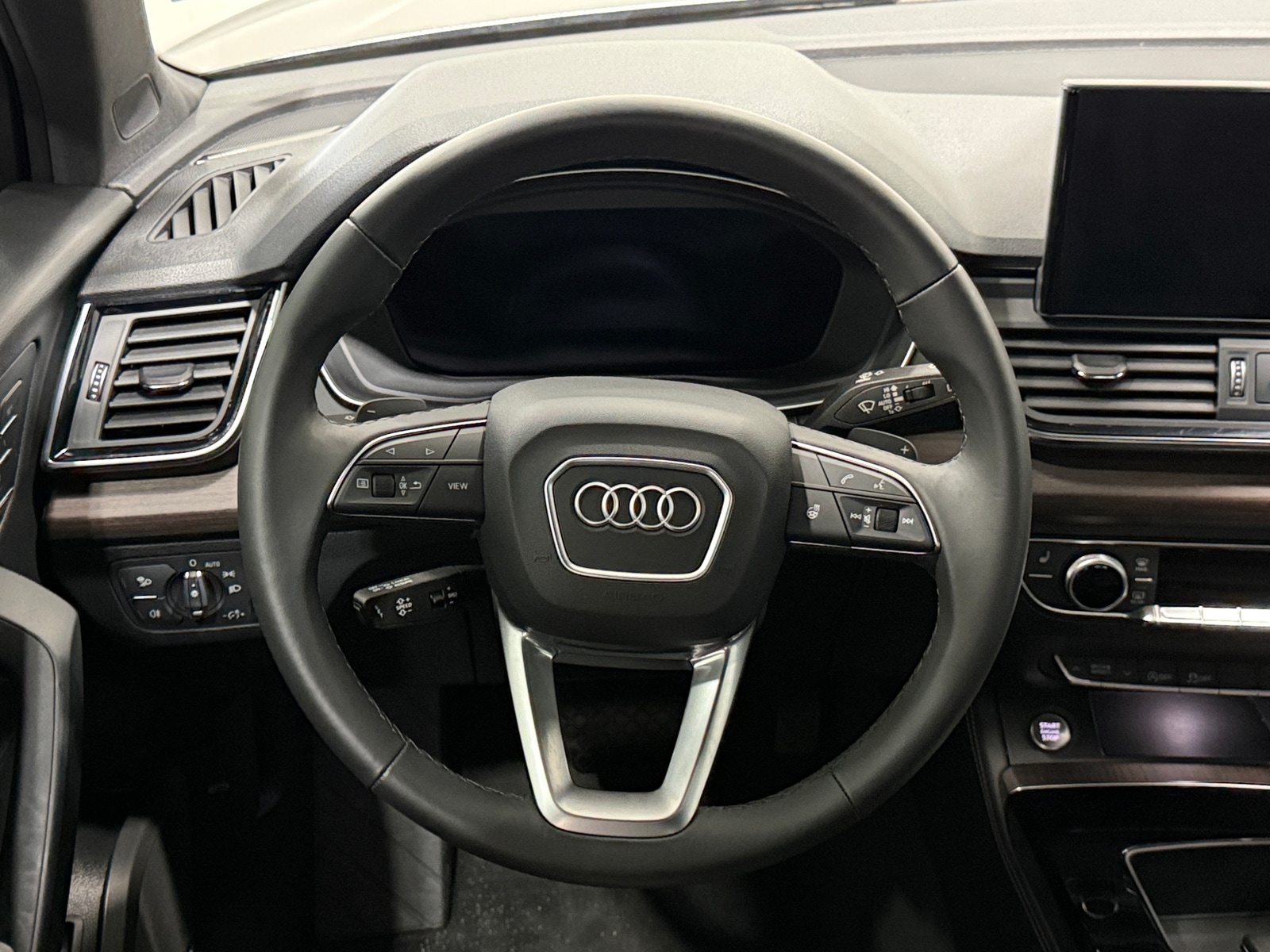 Thumbnail: 2023 Audi Q5 - 4