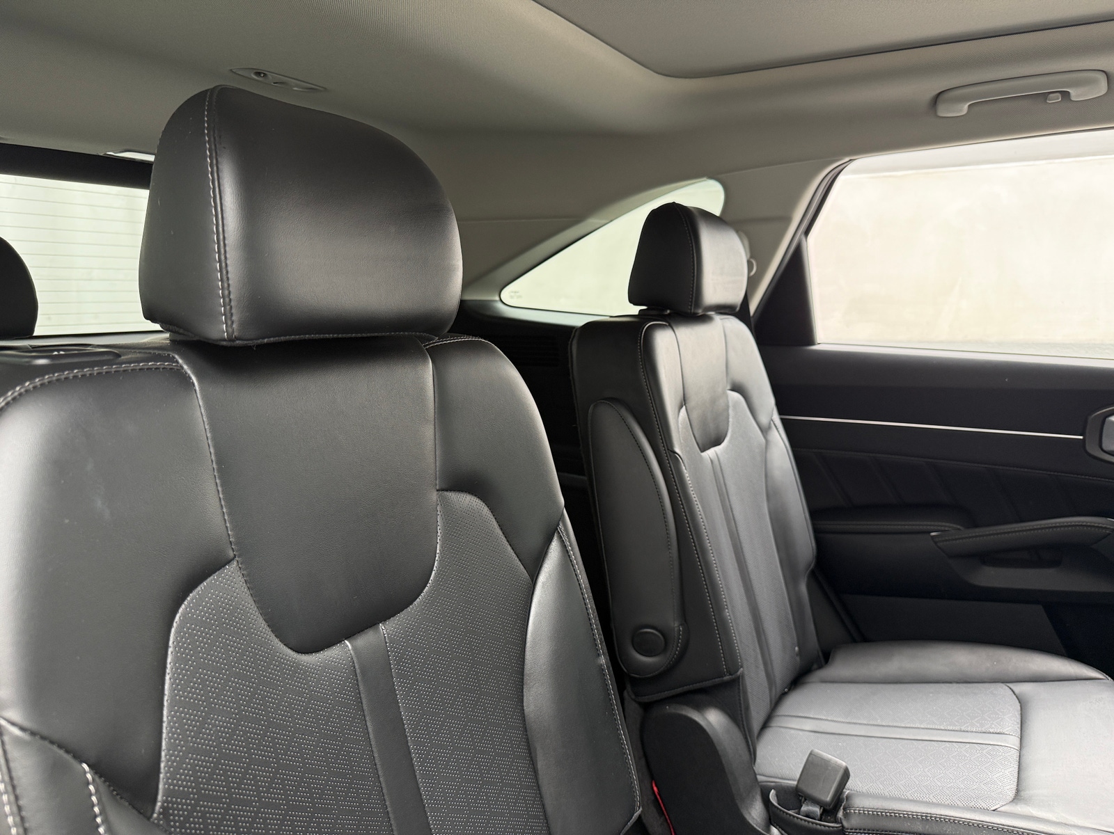 Thumbnail: 2023 Kia Sorento - 5