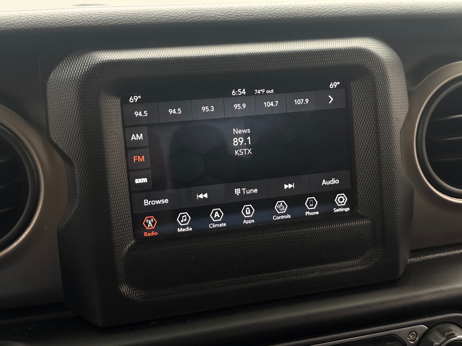 Thumbnail: 2020 Jeep Gladiator - 4