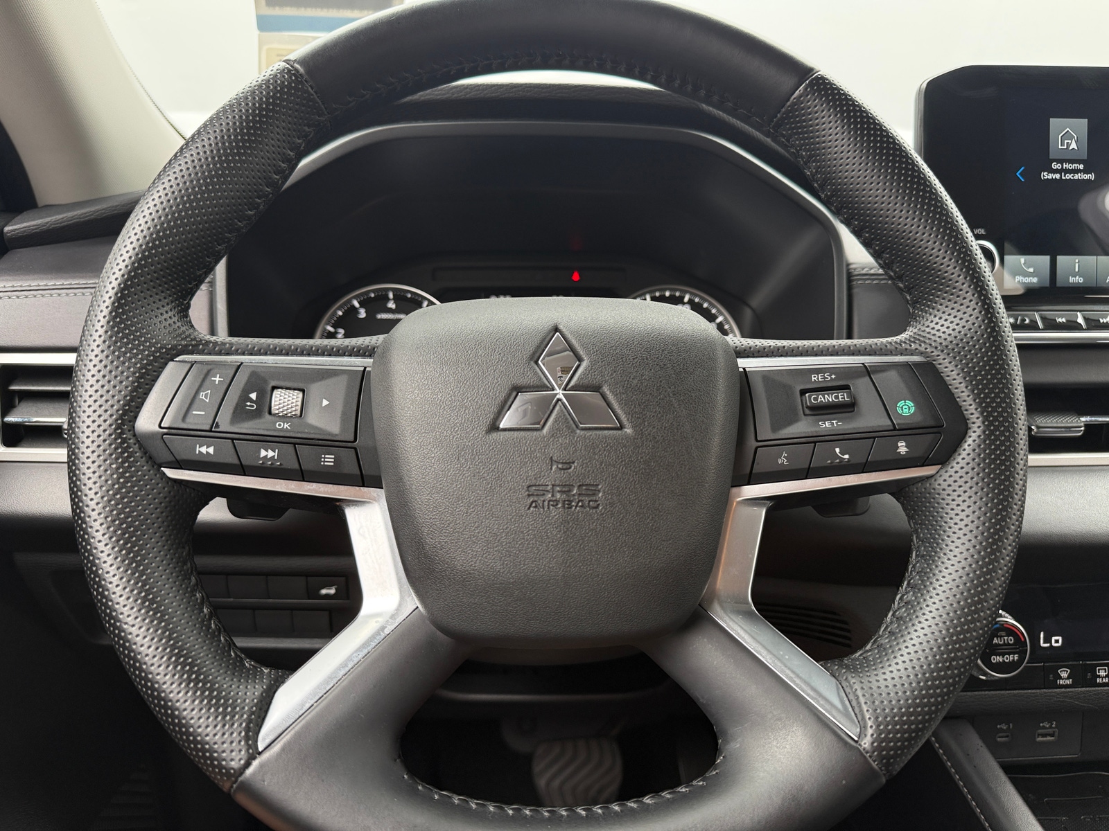 Thumbnail: 2024 Mitsubishi Outlander - 4