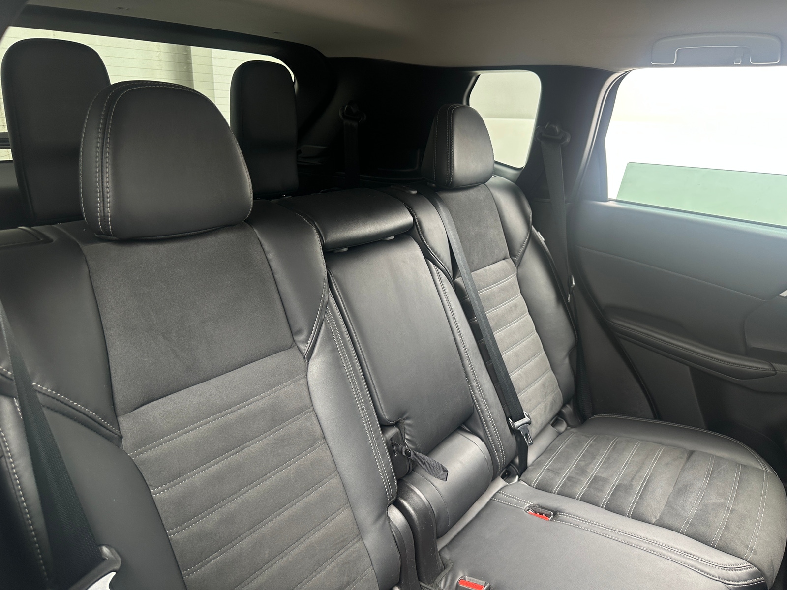 Thumbnail: 2023 Mitsubishi Outlander - 5