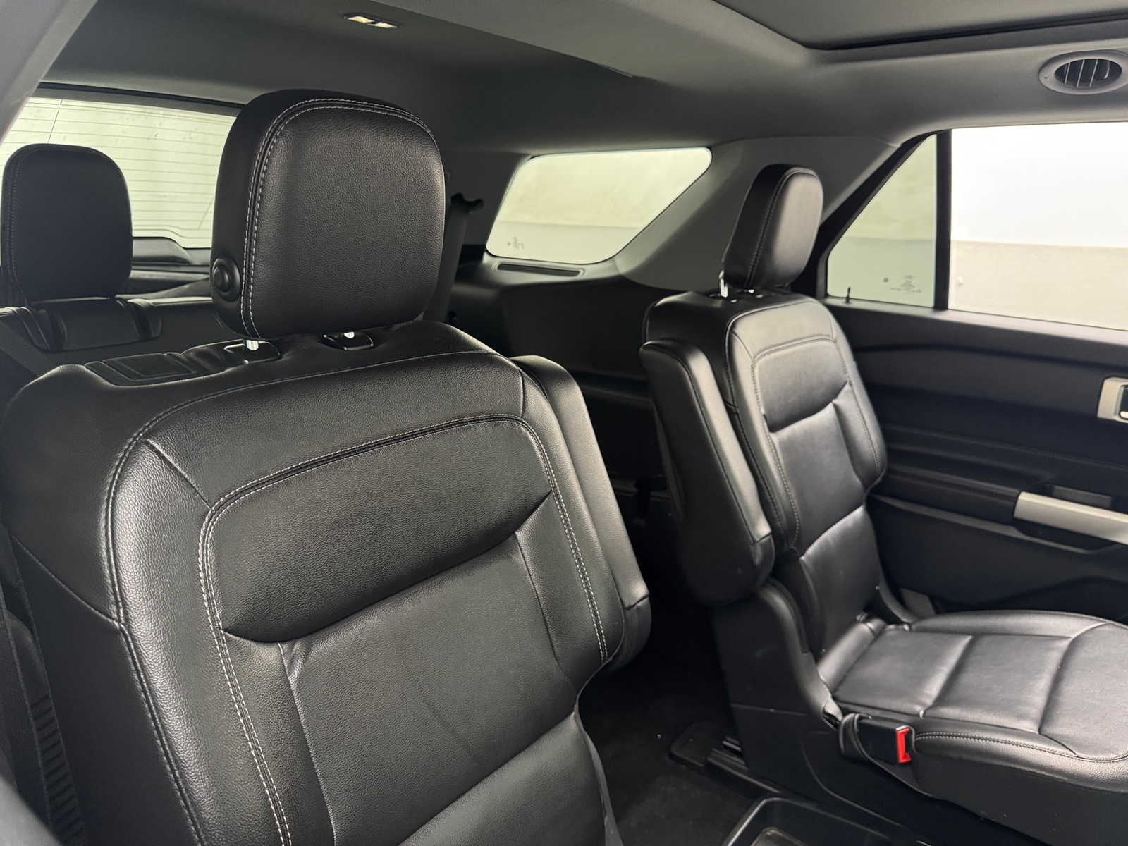 Thumbnail: 2020 Ford Explorer - 6