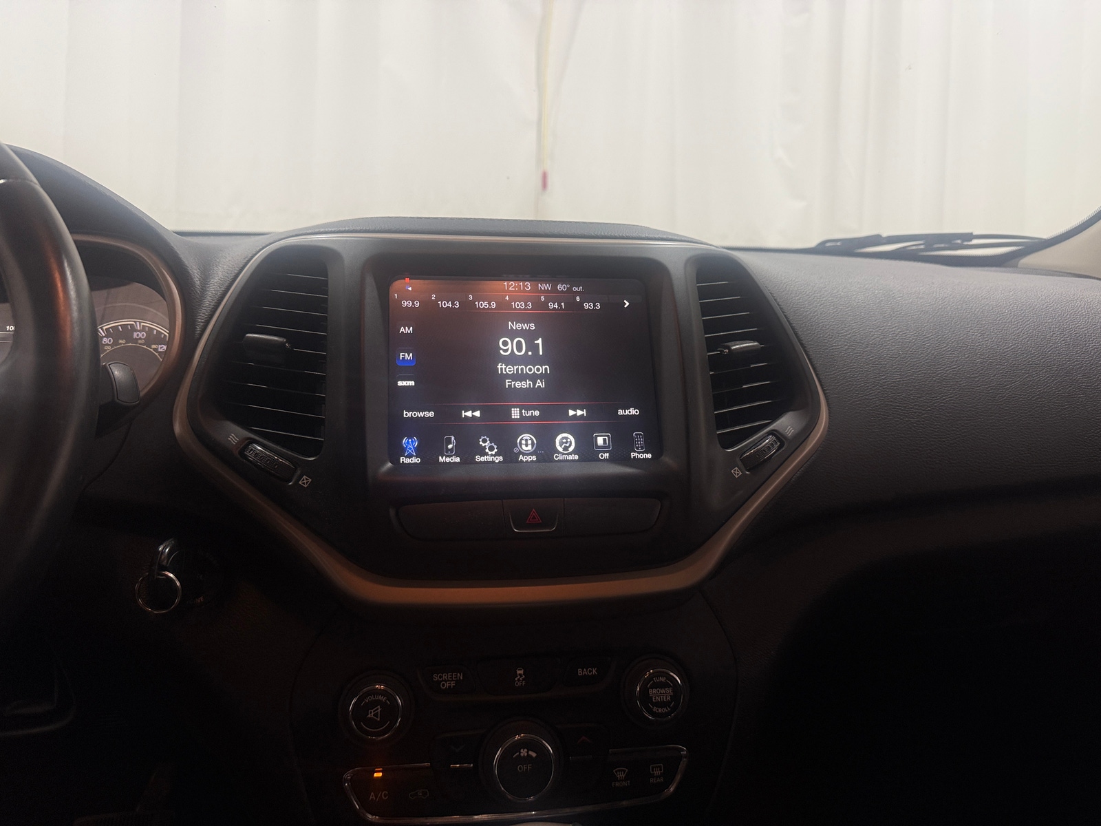Thumbnail: 2016 Jeep Cherokee - 4