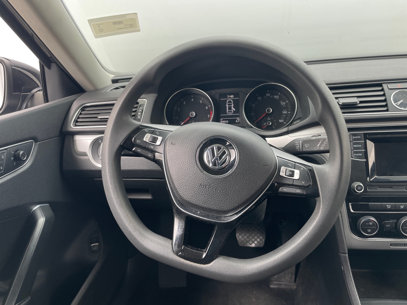 Thumbnail: 2017 Volkswagen Passat - 5