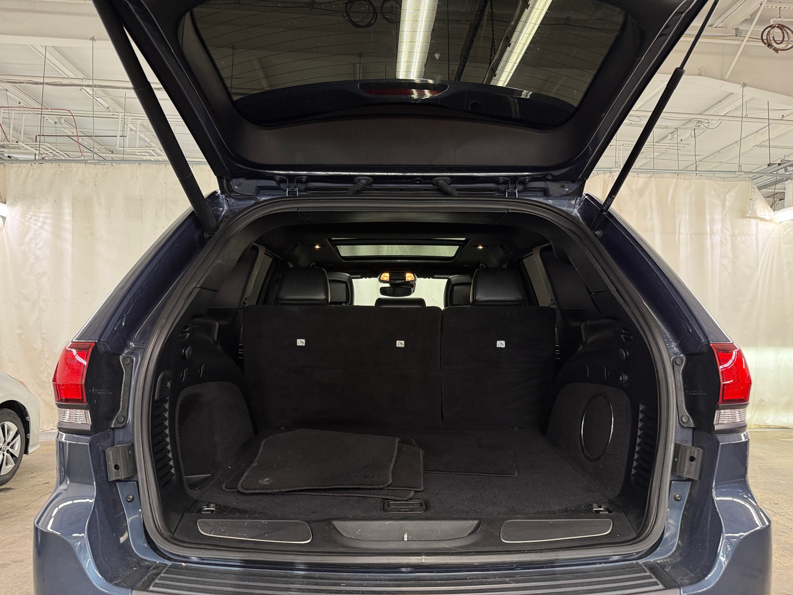Thumbnail: 2019 Jeep Grand Cherokee - 6