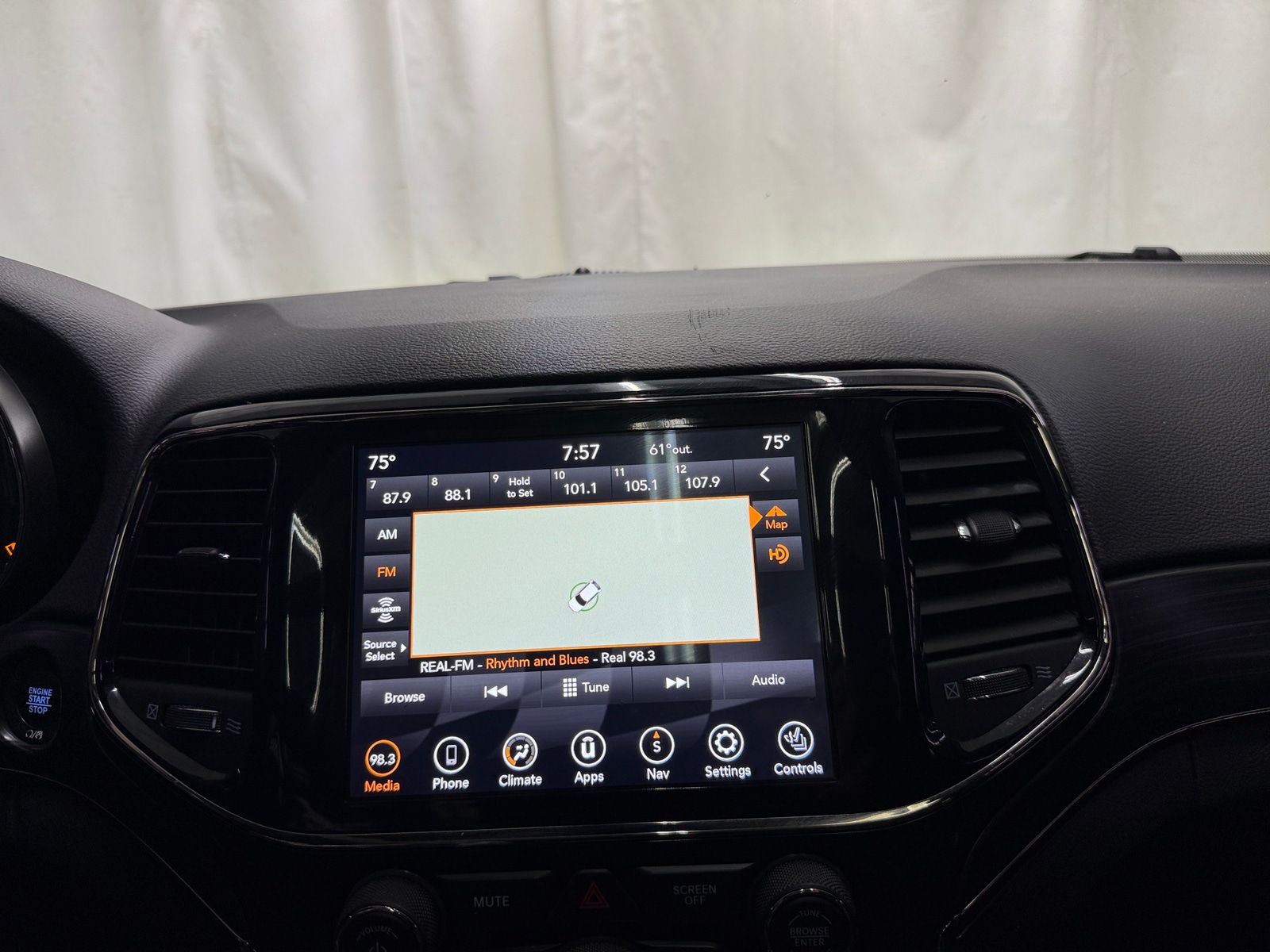 Thumbnail: 2019 Jeep Grand Cherokee - 3