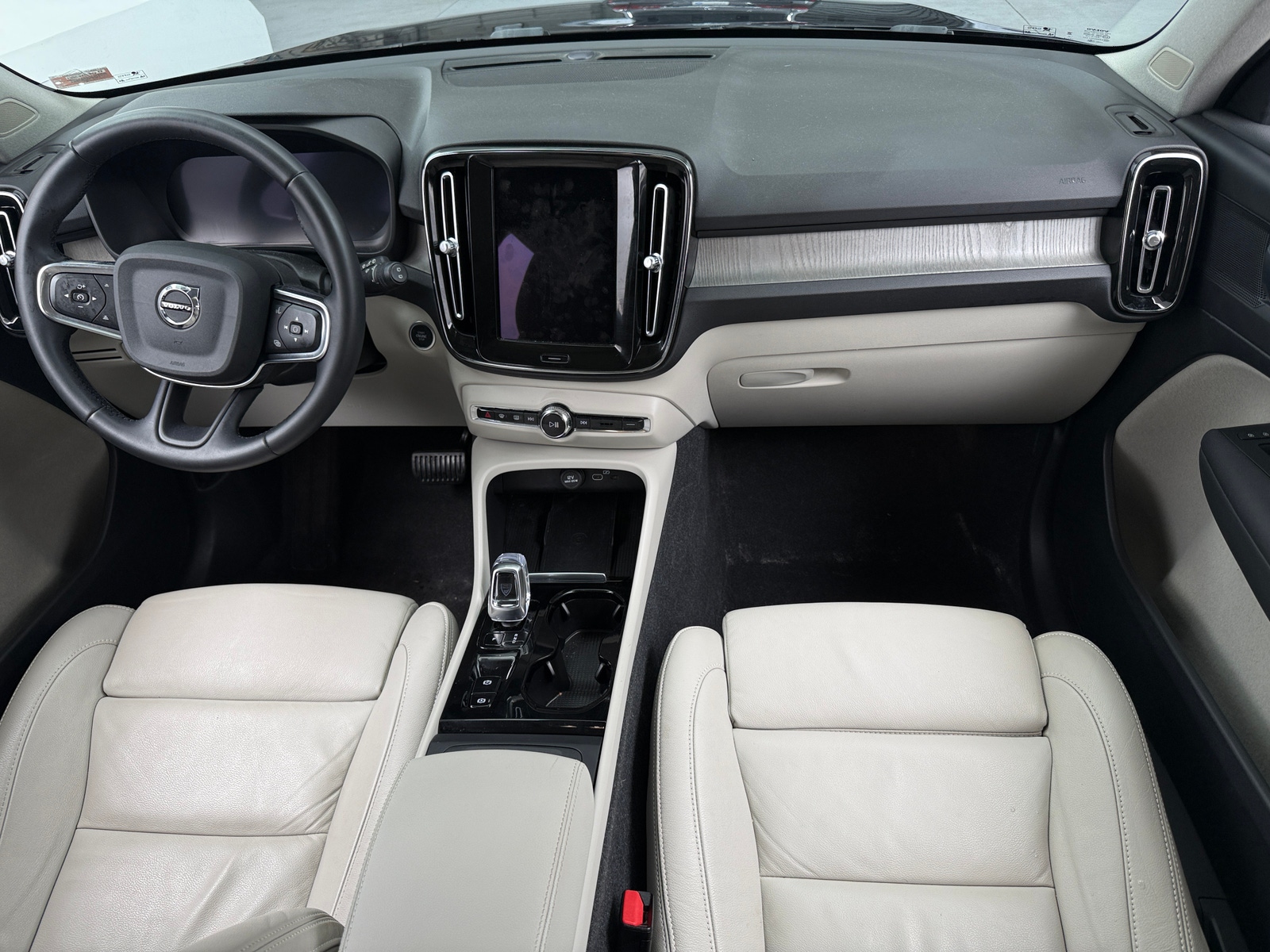 Thumbnail: 2024 Volvo XC40 - 2