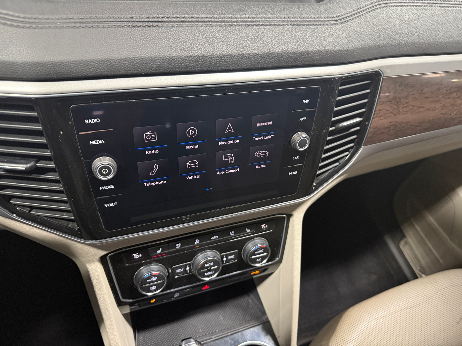 Thumbnail: 2018 Volkswagen Atlas - 3