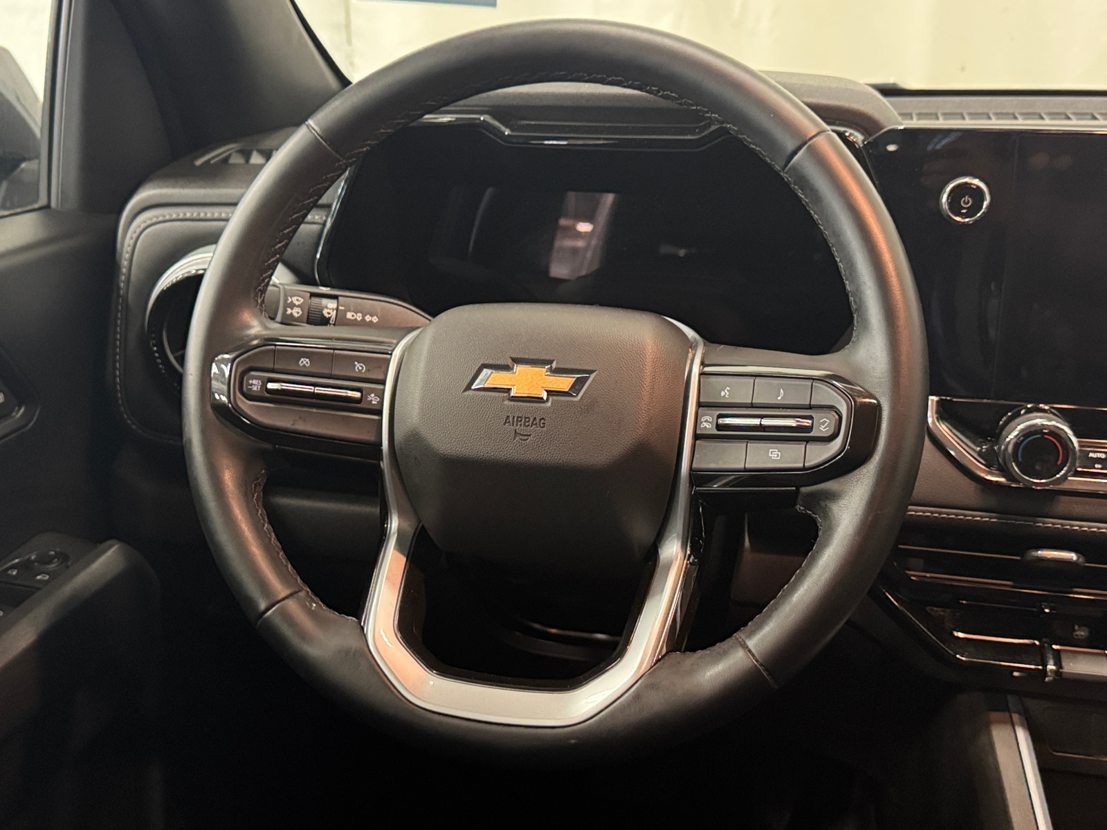 Thumbnail: 2023 Chevrolet Colorado - 5