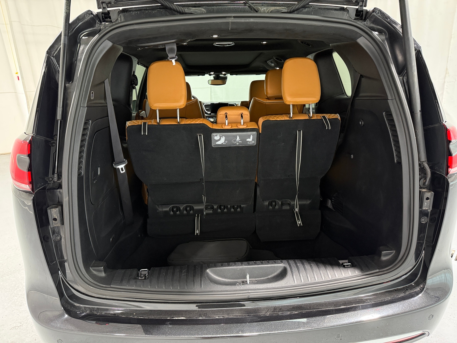 Thumbnail: 2021 Chrysler Pacifica - 6
