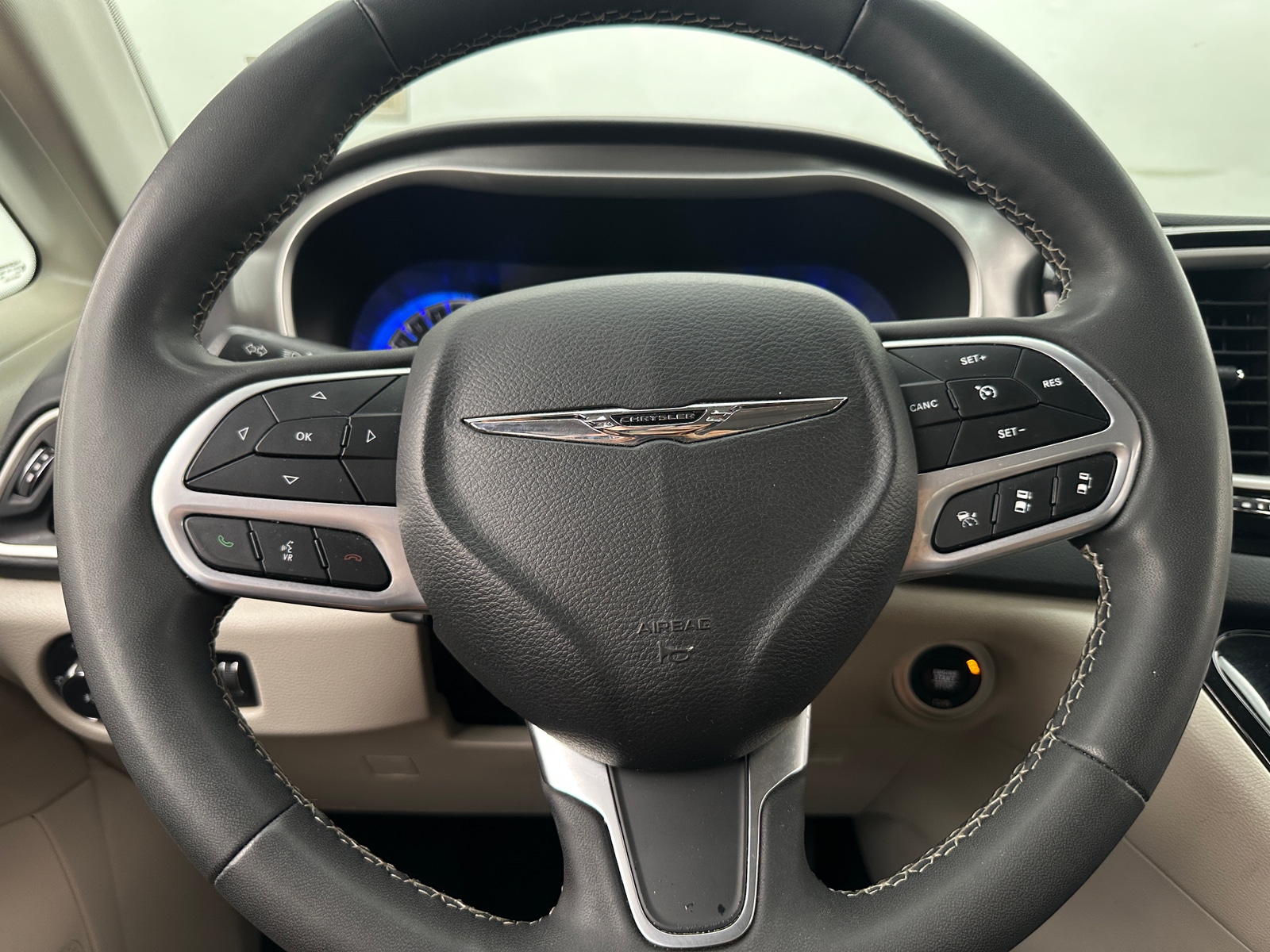 Thumbnail: 2023 Chrysler Pacifica - 4