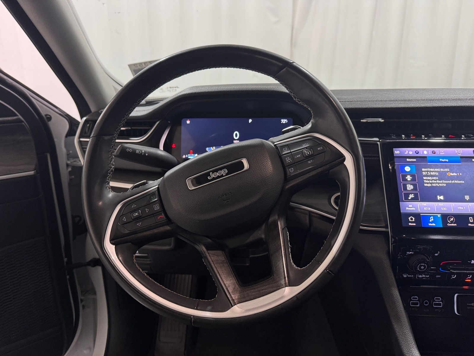 Thumbnail: 2023 Jeep Grand Cherokee L - 4