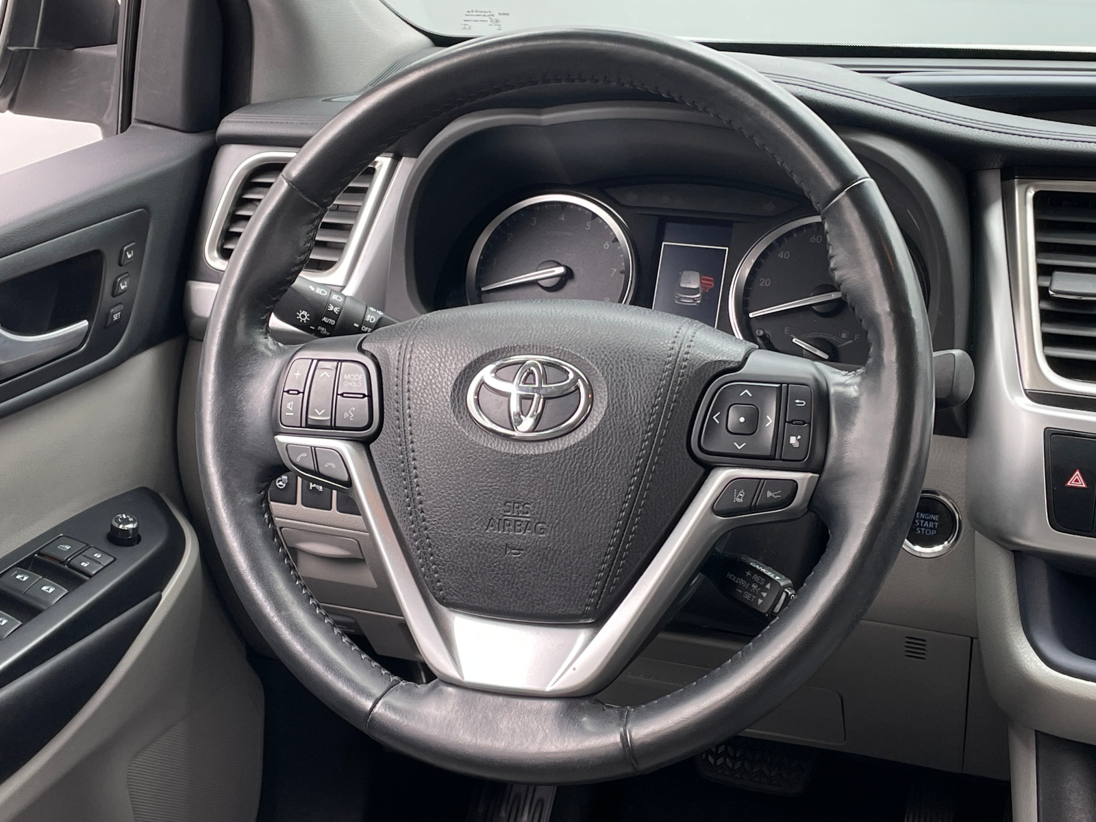 Thumbnail: 2018 Toyota Highlander - 4