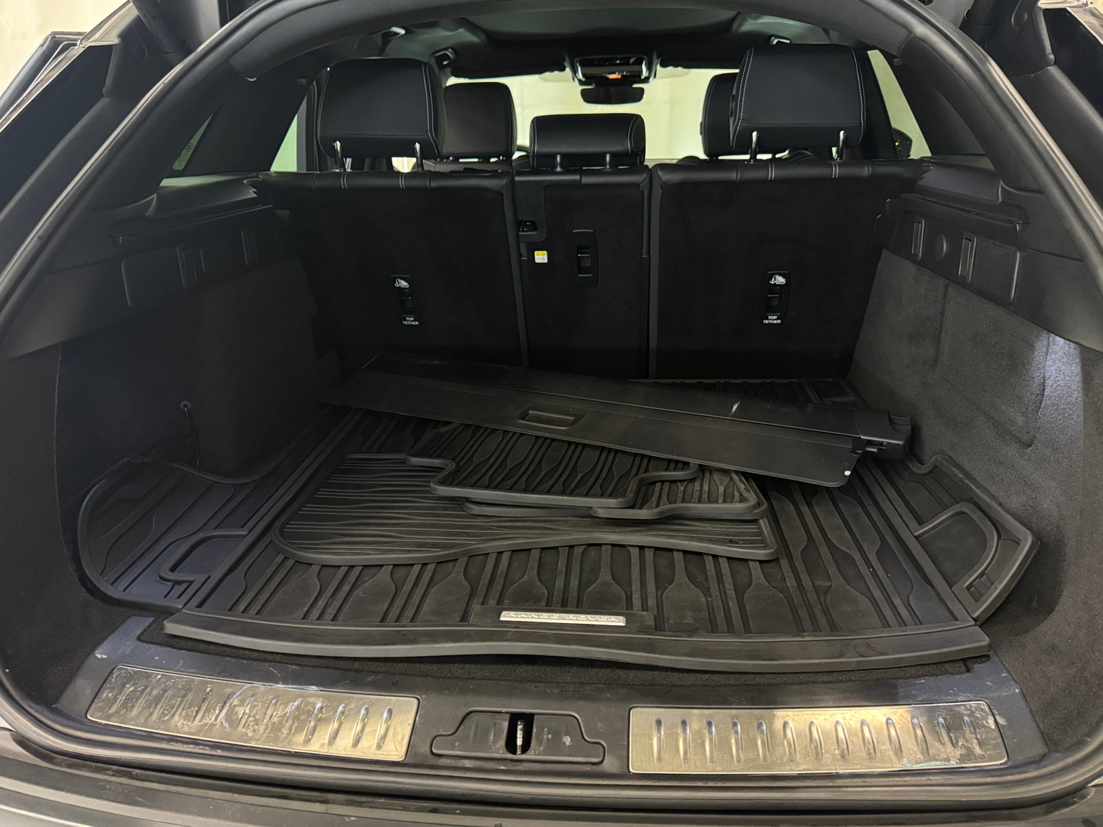 Thumbnail: 2023 Land Rover Range Rover Velar - 6