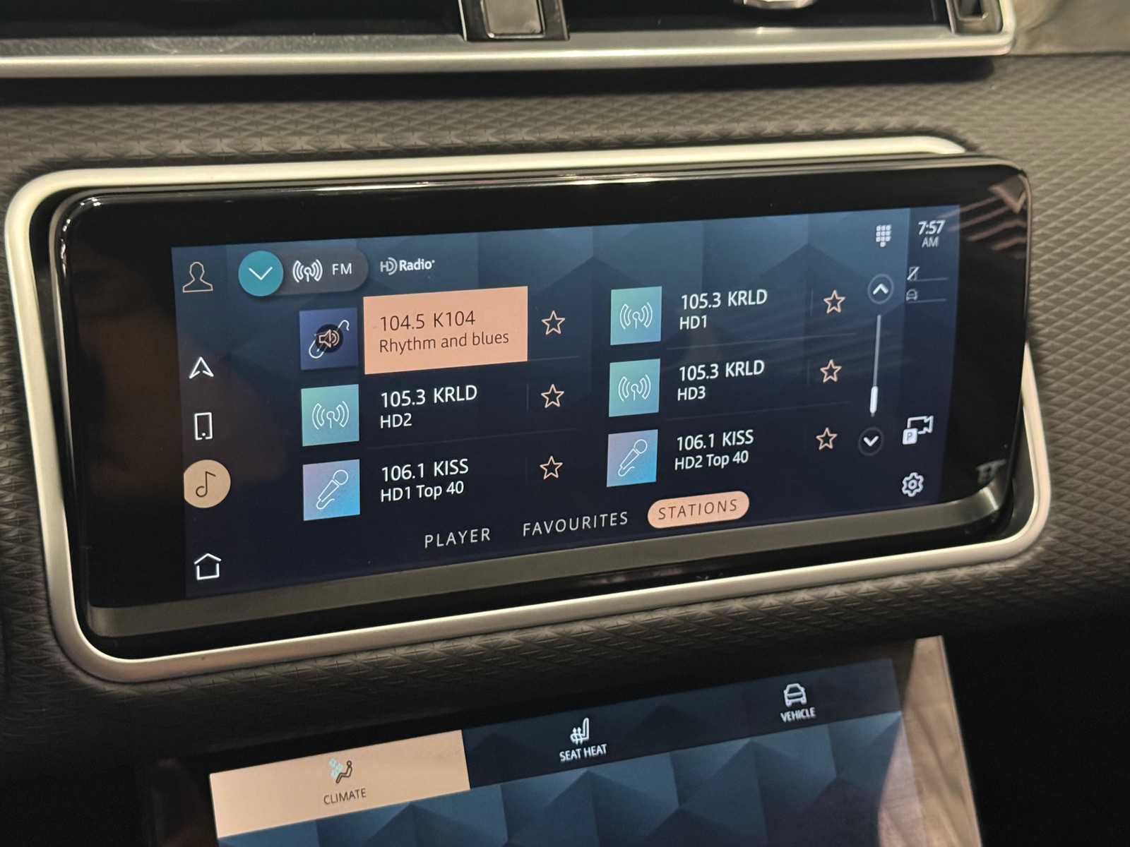 Thumbnail: 2023 Land Rover Range Rover Velar - 3