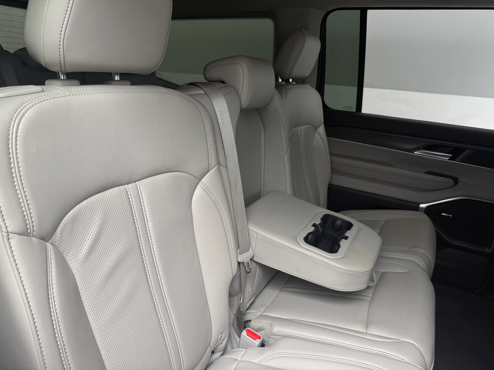 Thumbnail: 2024 Jeep Wagoneer - 5