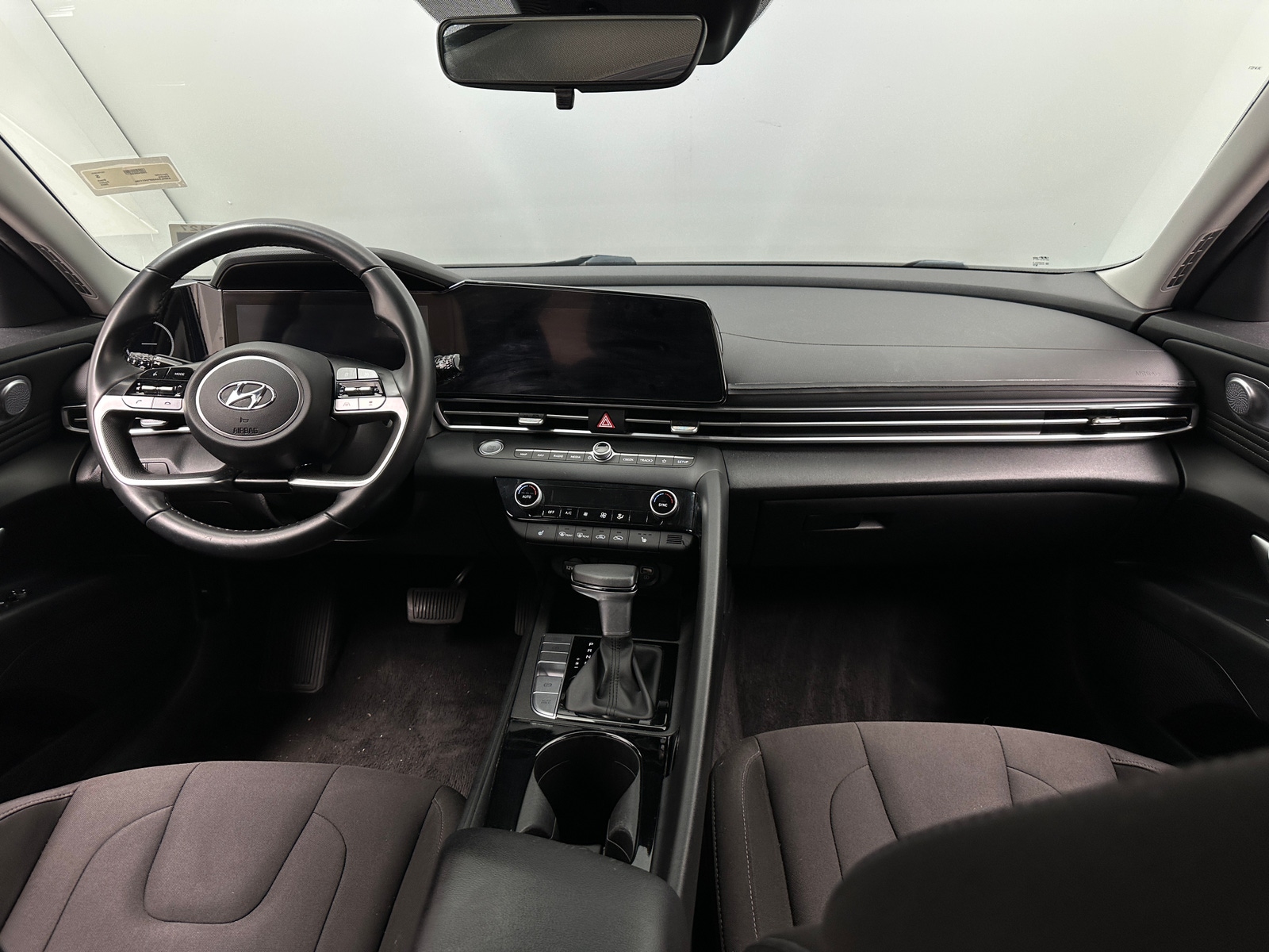 Thumbnail: 2023 Hyundai Elantra - 3