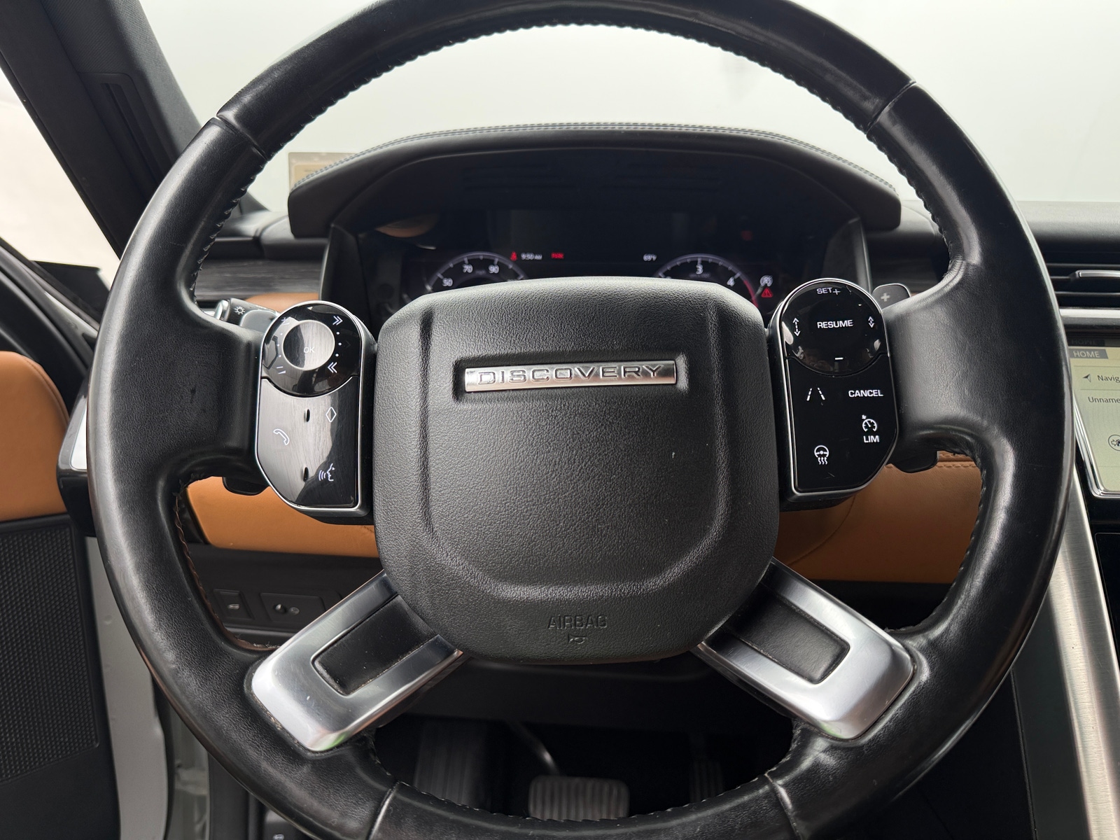 Thumbnail: 2020 Land Rover Discovery - 4
