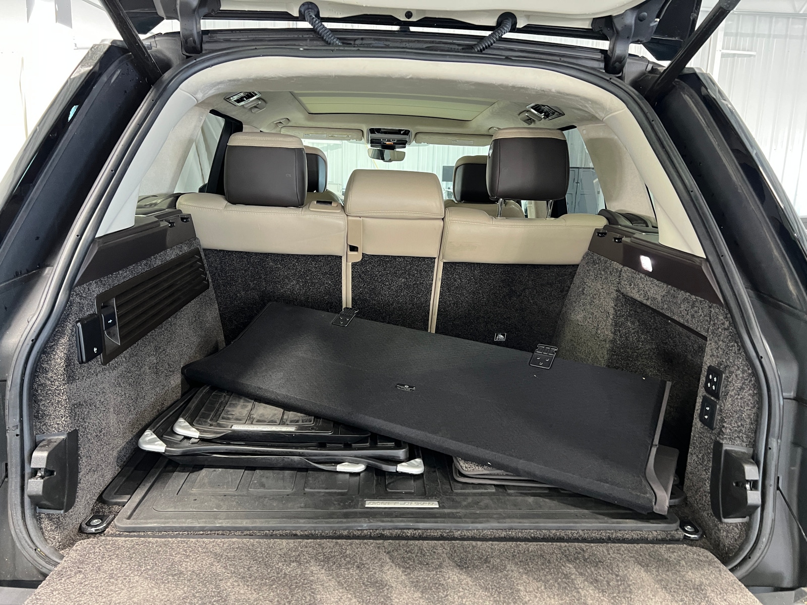 Thumbnail: 2019 Land Rover Range Rover - 6