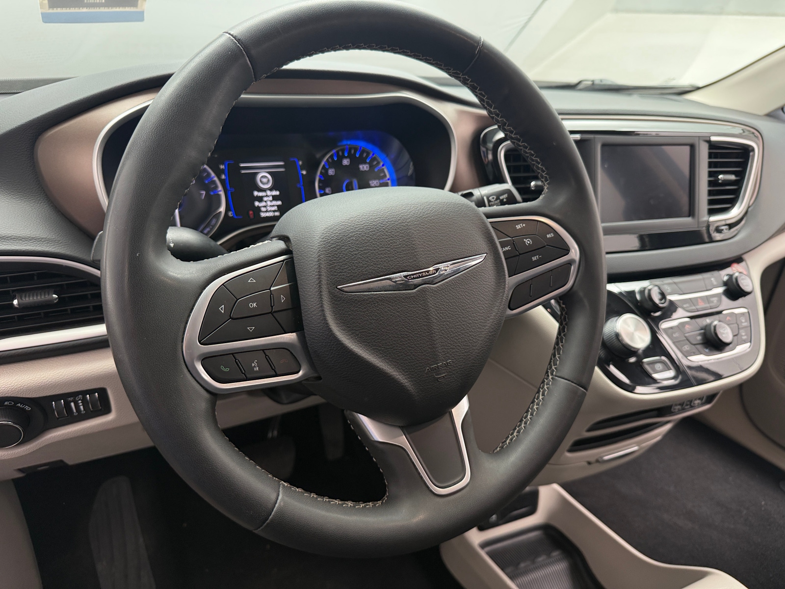 Thumbnail: 2023 Chrysler Voyager - 5