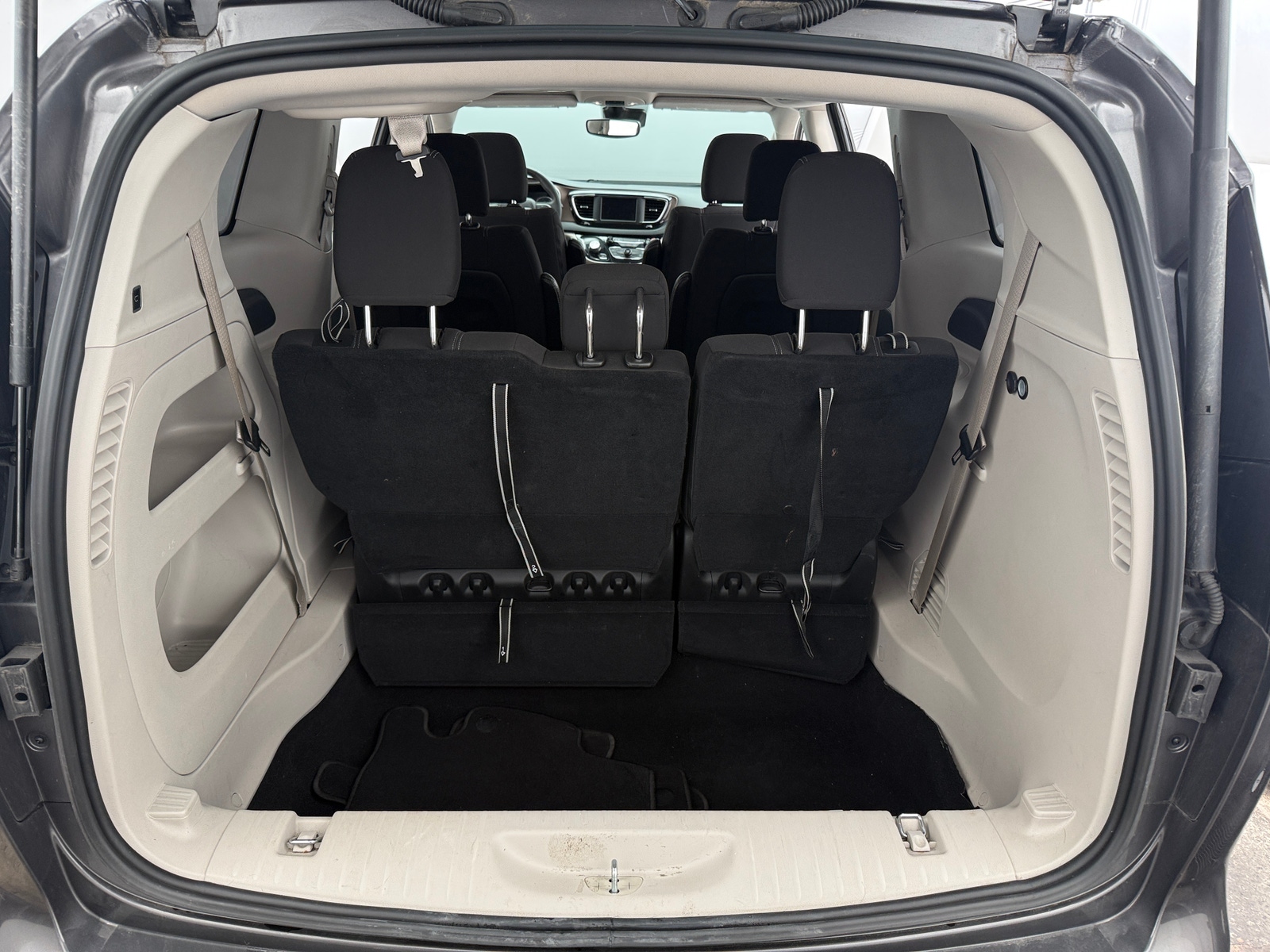Thumbnail: 2023 Chrysler Voyager - 7