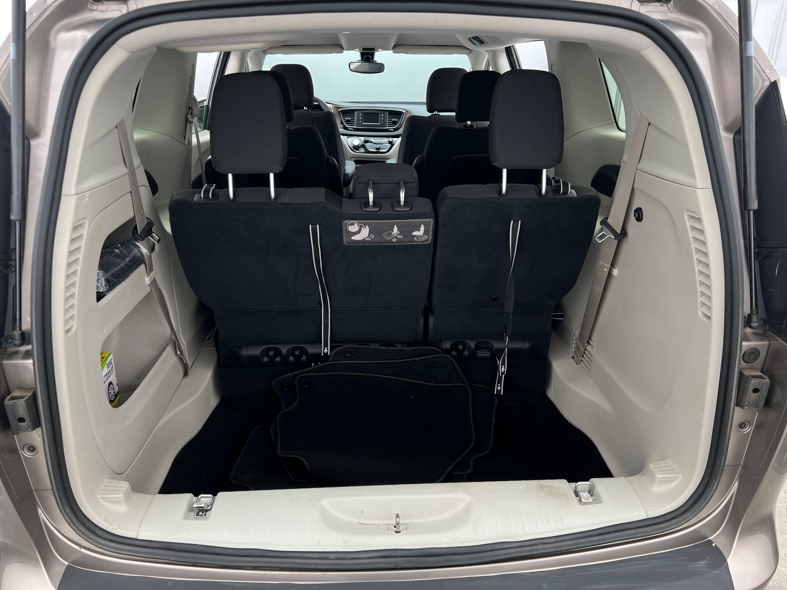 Thumbnail: 2017 Chrysler Pacifica - 7