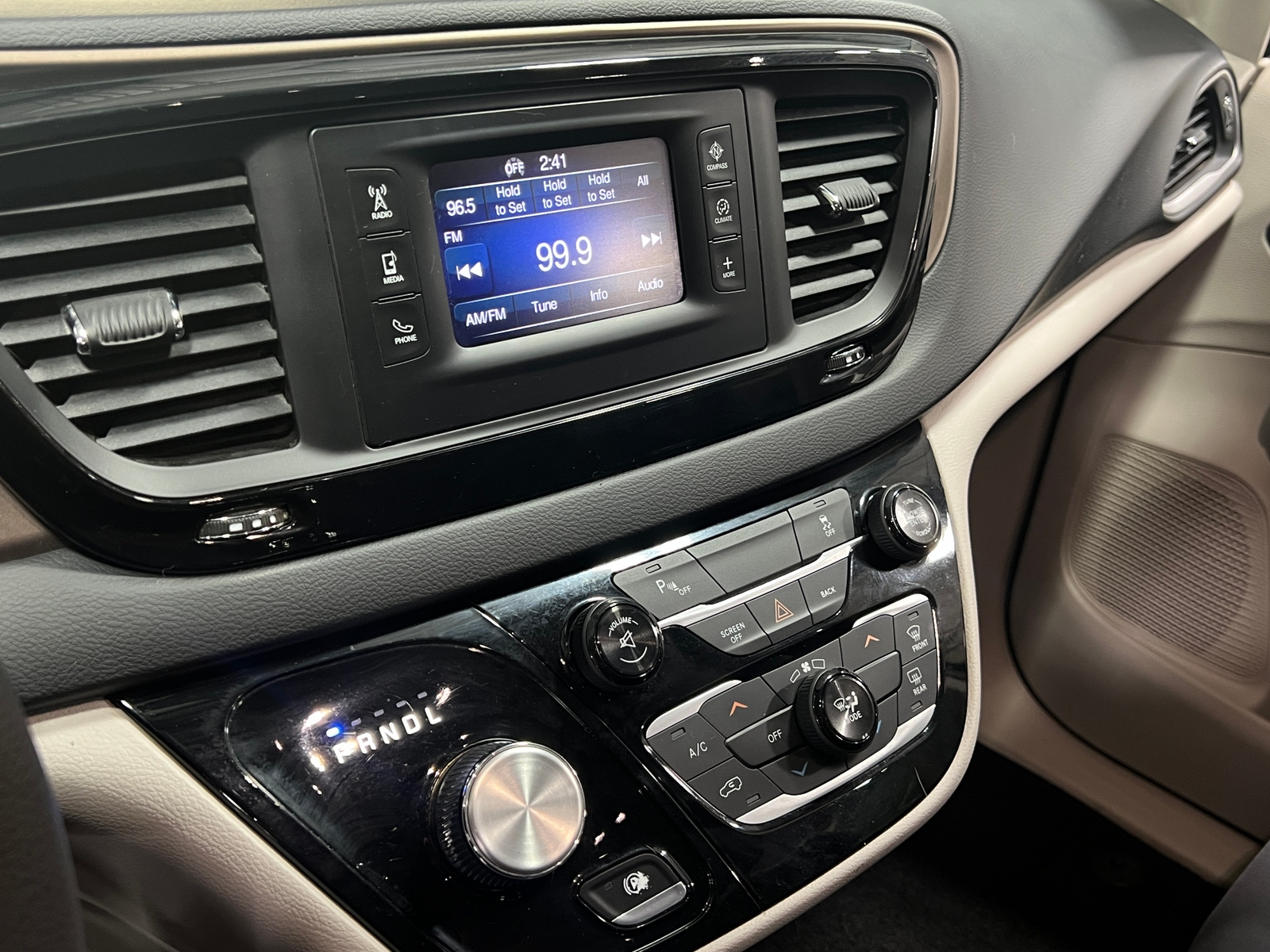 Thumbnail: 2017 Chrysler Pacifica - 4