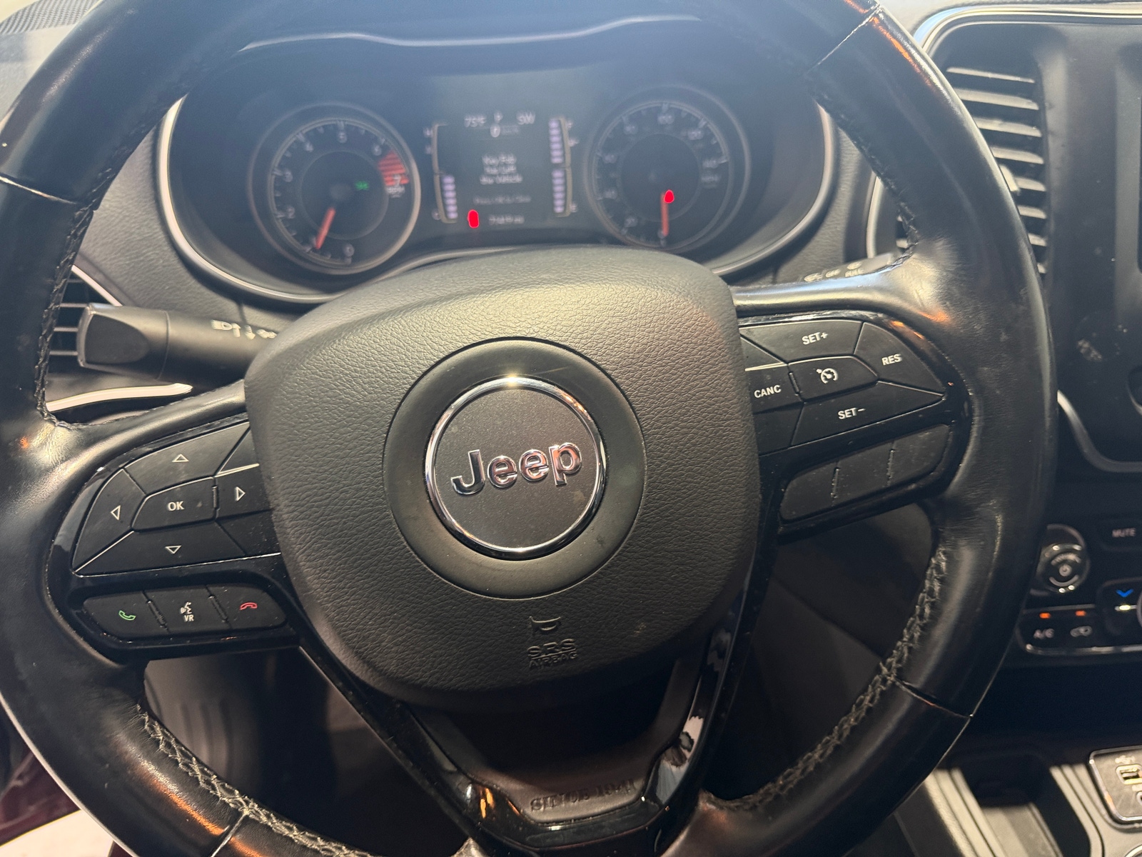 Thumbnail: 2021 Jeep Cherokee - 5