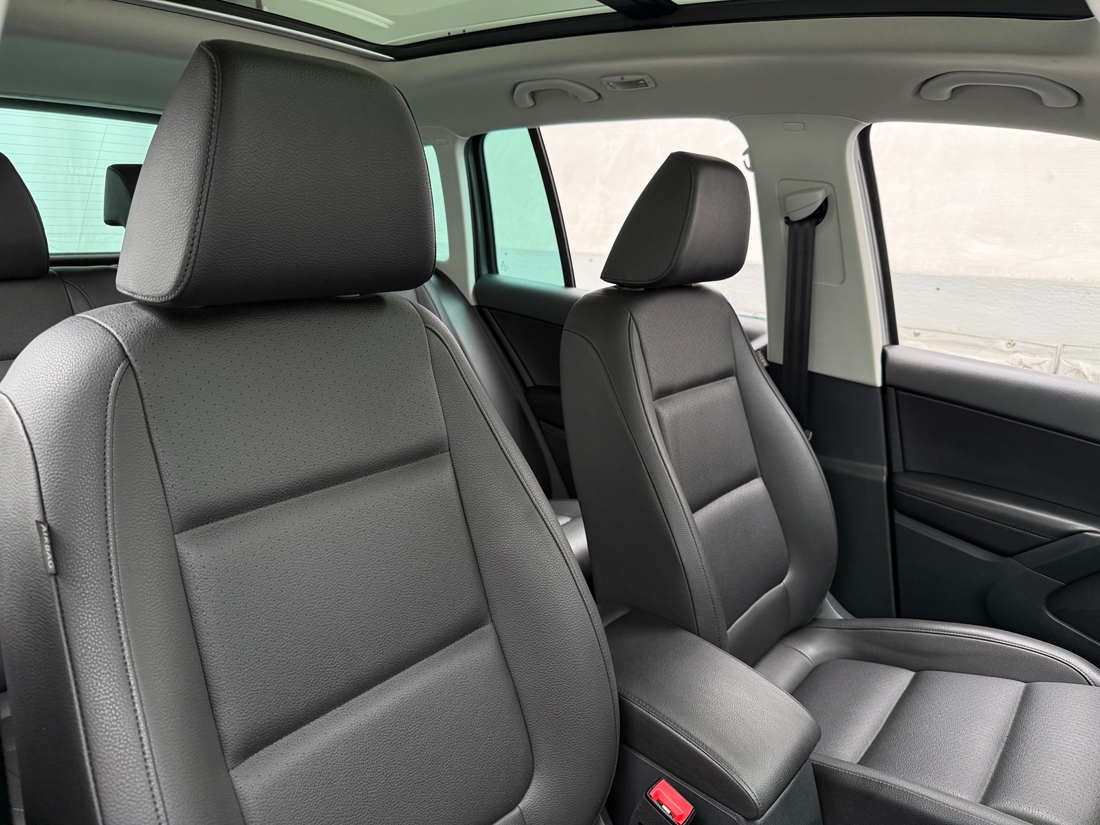 Thumbnail: 2015 Volkswagen Tiguan - 2