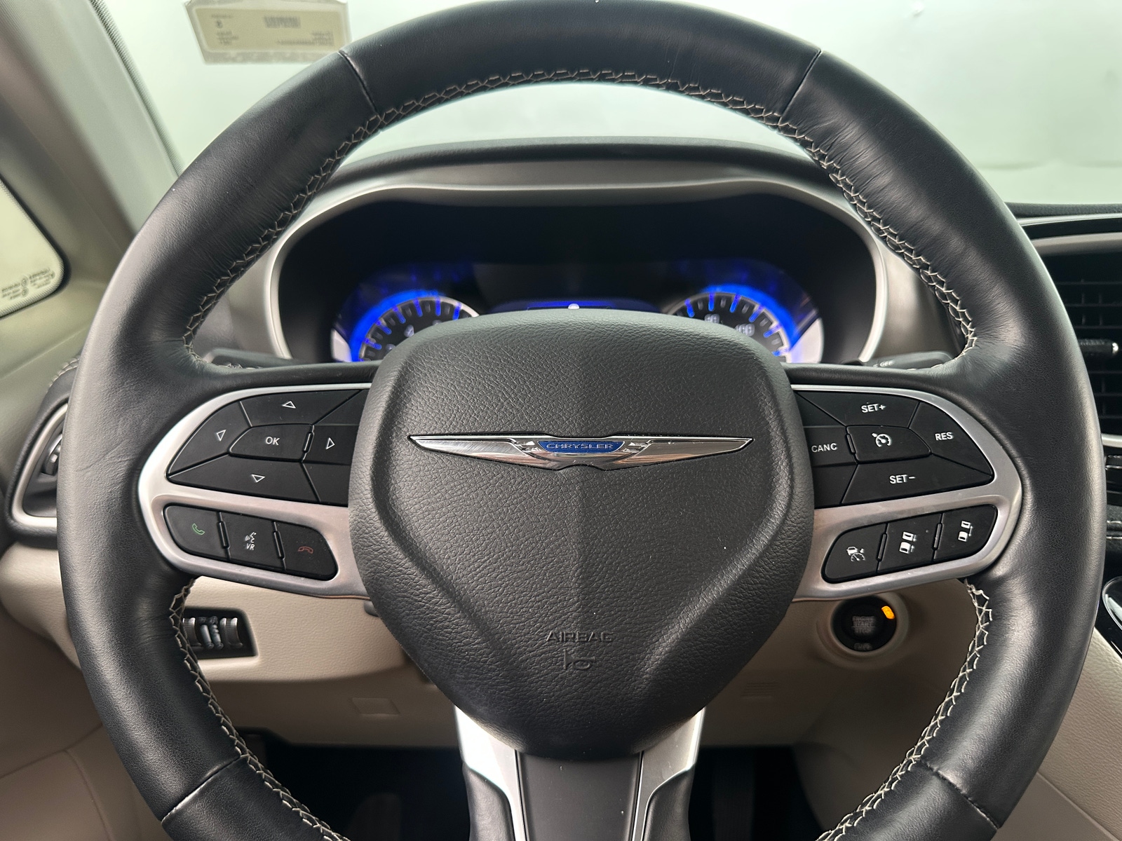 Thumbnail: 2021 Chrysler Pacifica - 4