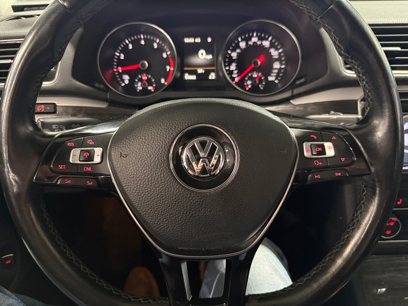 Thumbnail: 2016 Volkswagen Passat - 4