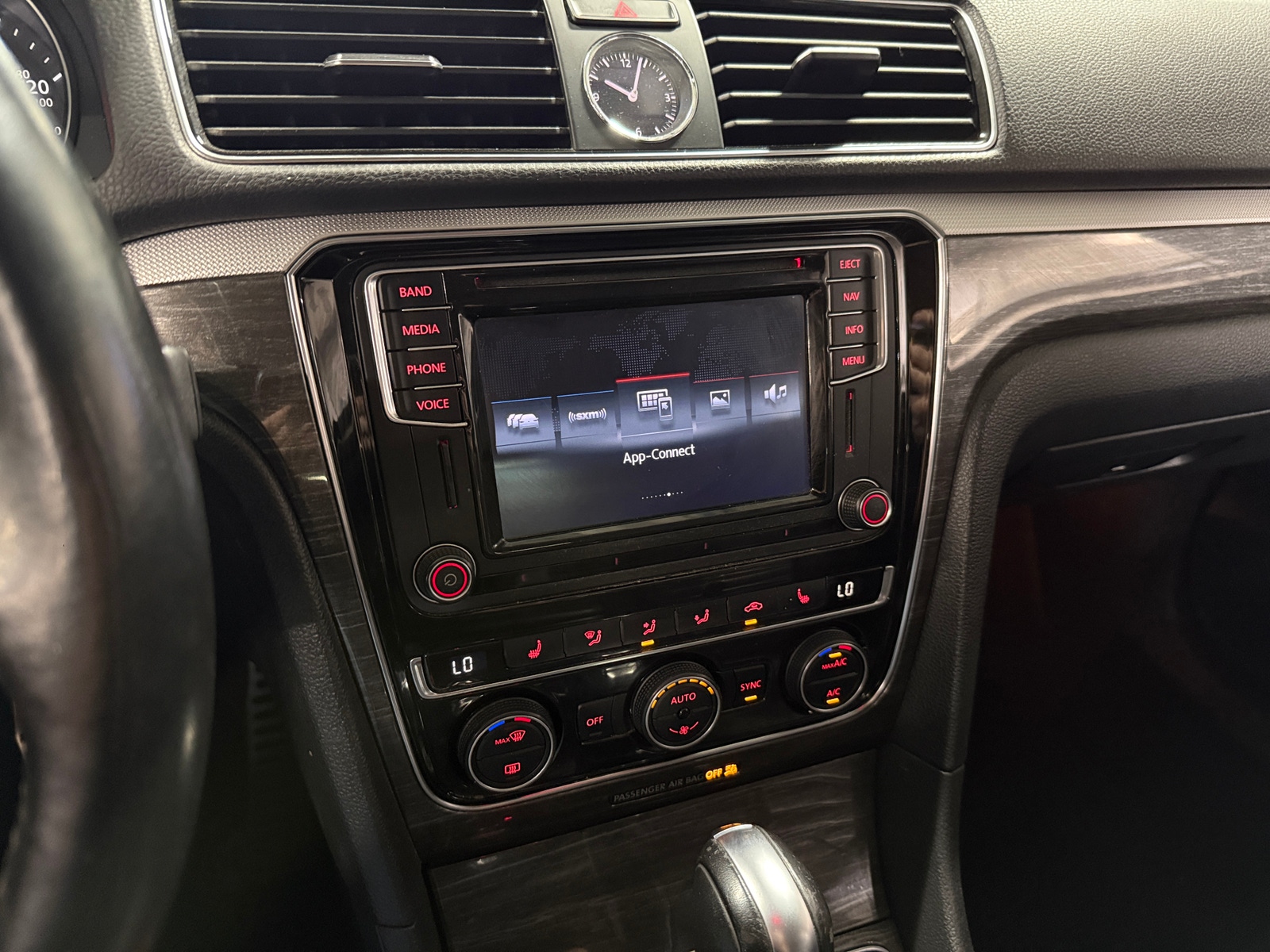 Thumbnail: 2016 Volkswagen Passat - 3