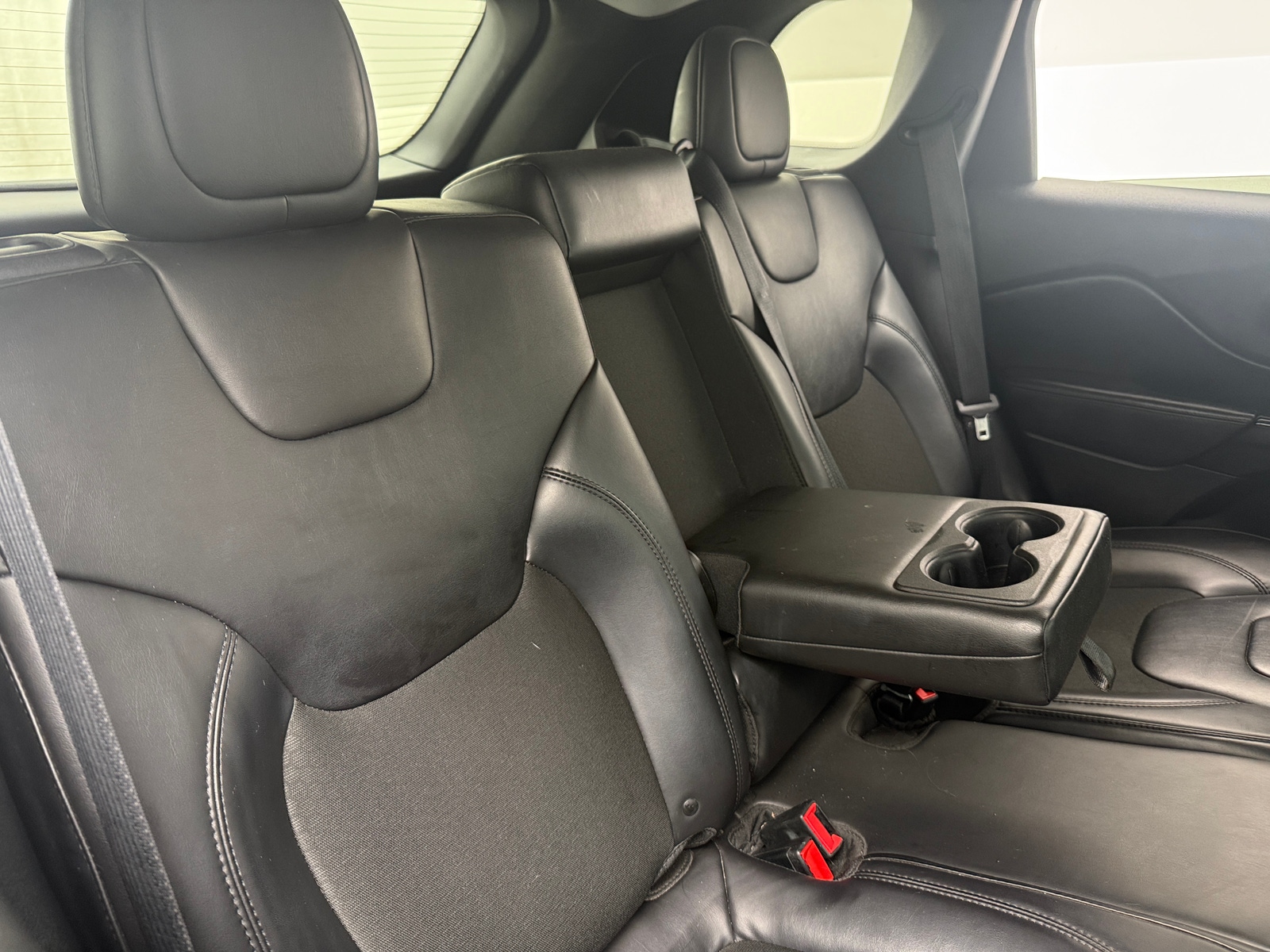 Thumbnail: 2019 Jeep Cherokee - 6