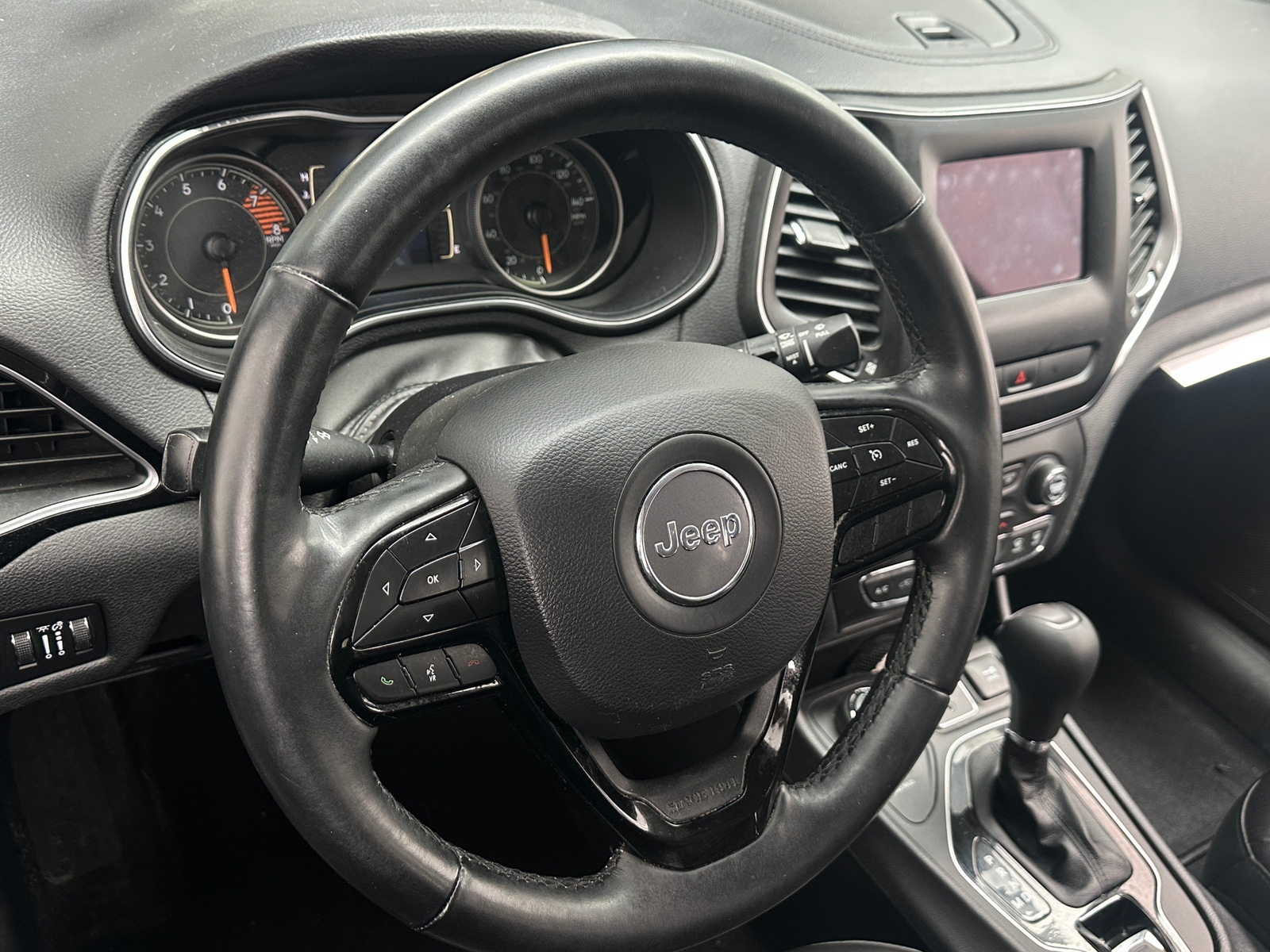 Thumbnail: 2019 Jeep Cherokee - 5