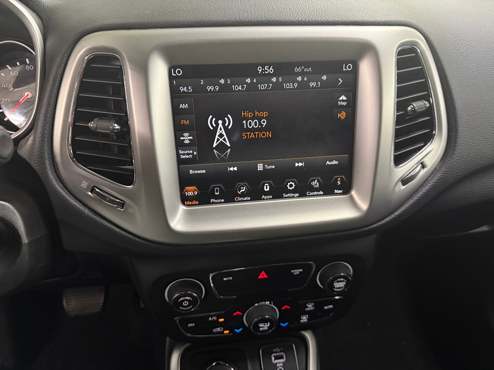 Thumbnail: 2019 Jeep Compass - 3