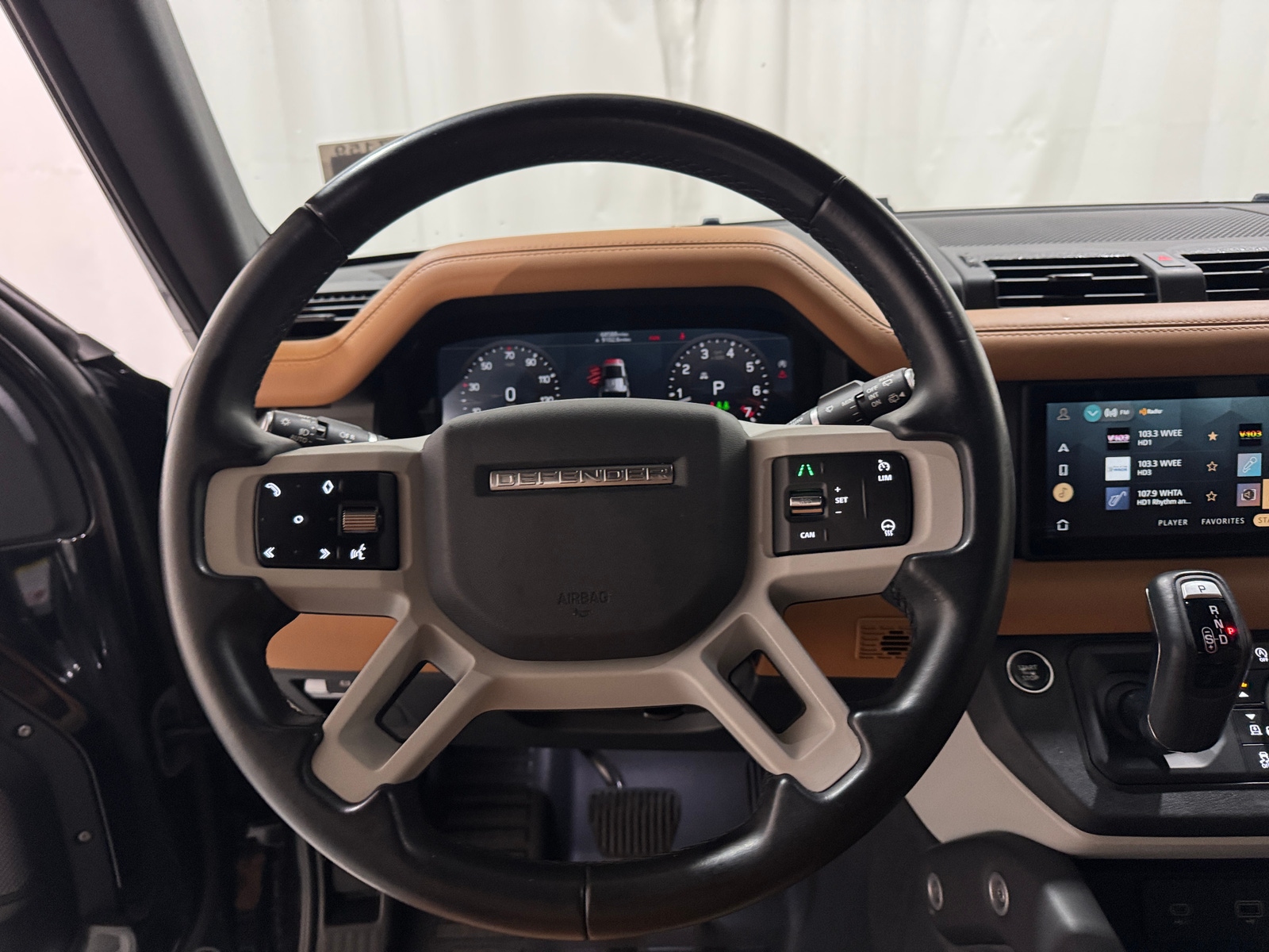Thumbnail: 2023 Land Rover Defender - 4