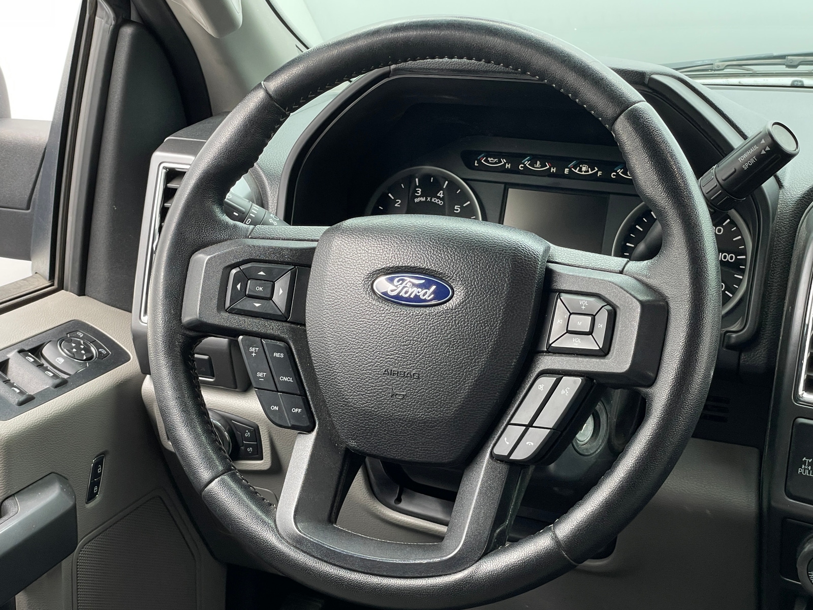 Thumbnail: 2017 Ford Econoline - 5