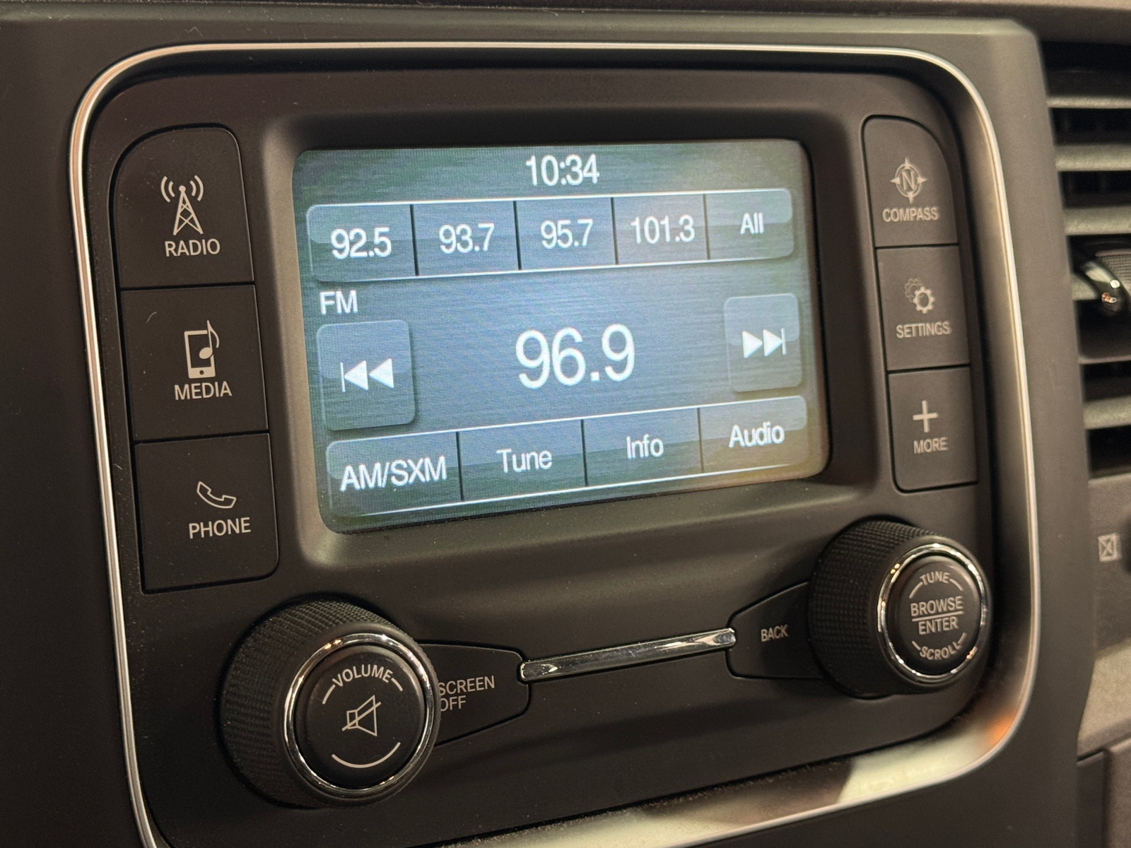 Thumbnail: 2019 RAM 1500 Classic - 4