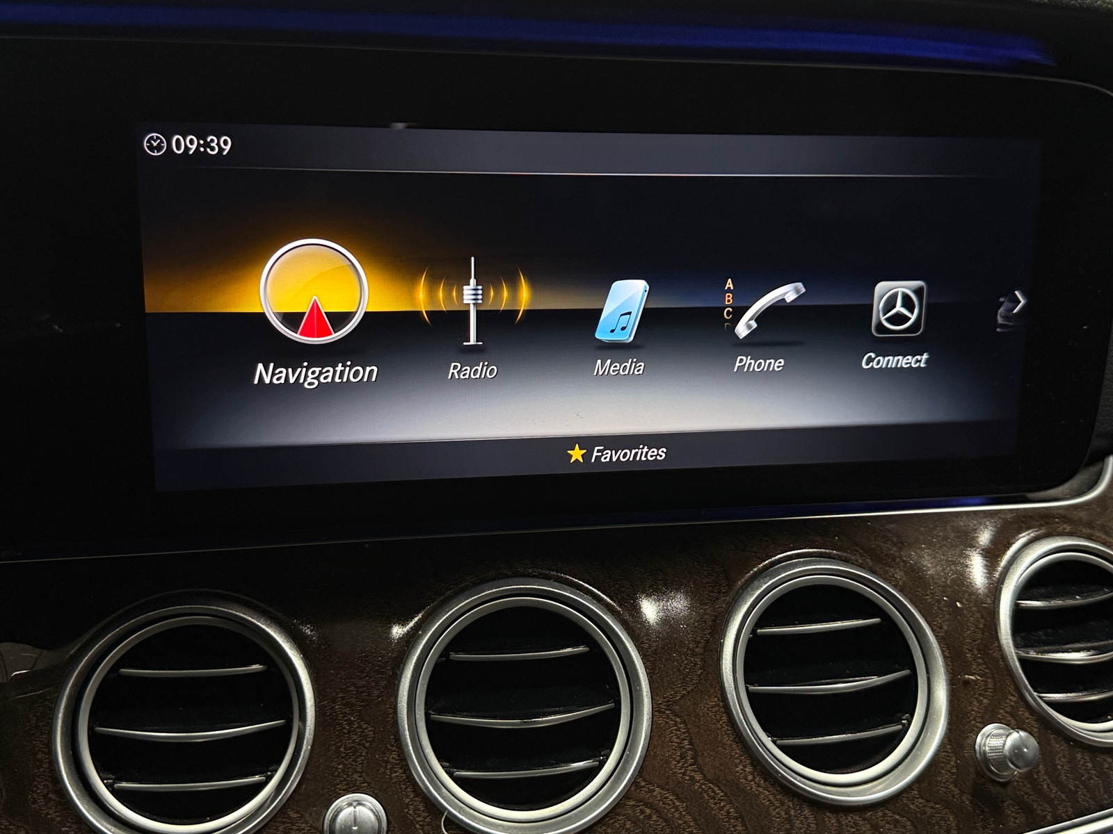 Thumbnail: 2020 Mercedes-Benz E-Class - 3