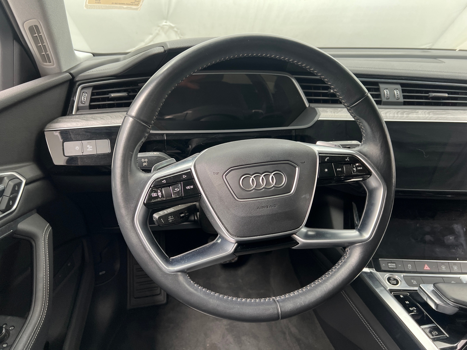 Thumbnail: 2021 Audi e-tron - 4