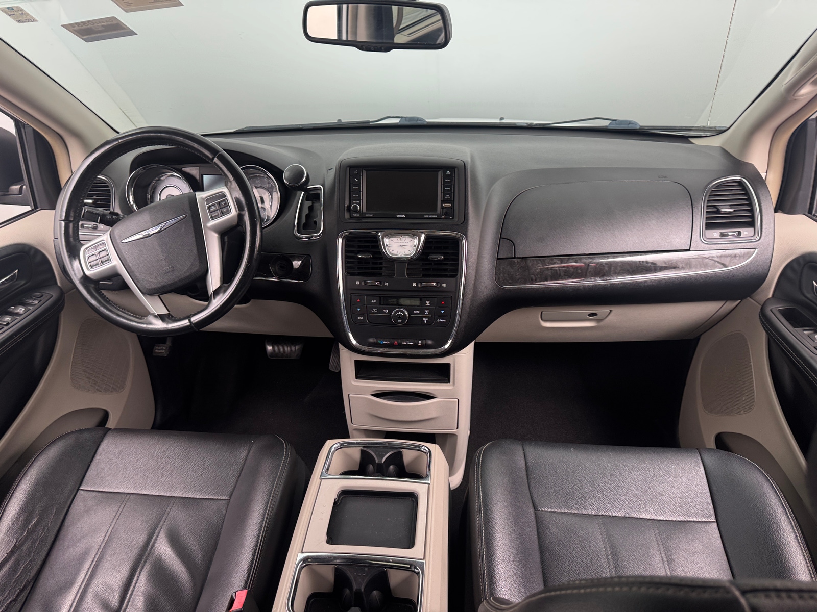 Thumbnail: 2016 Chrysler Town & Country - 2