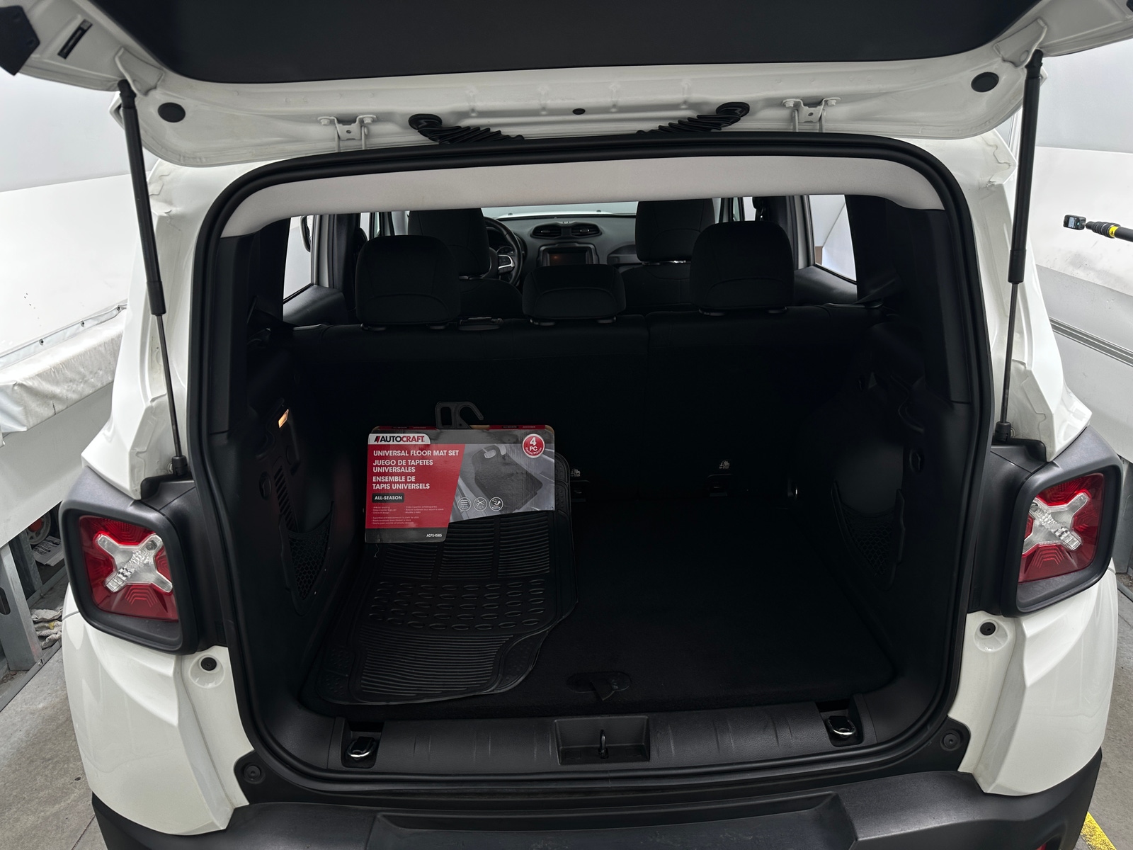 Thumbnail: 2018 Jeep Renegade - 7