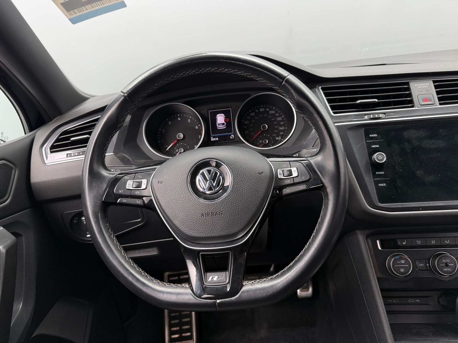 Thumbnail: 2021 Volkswagen Tiguan - 4