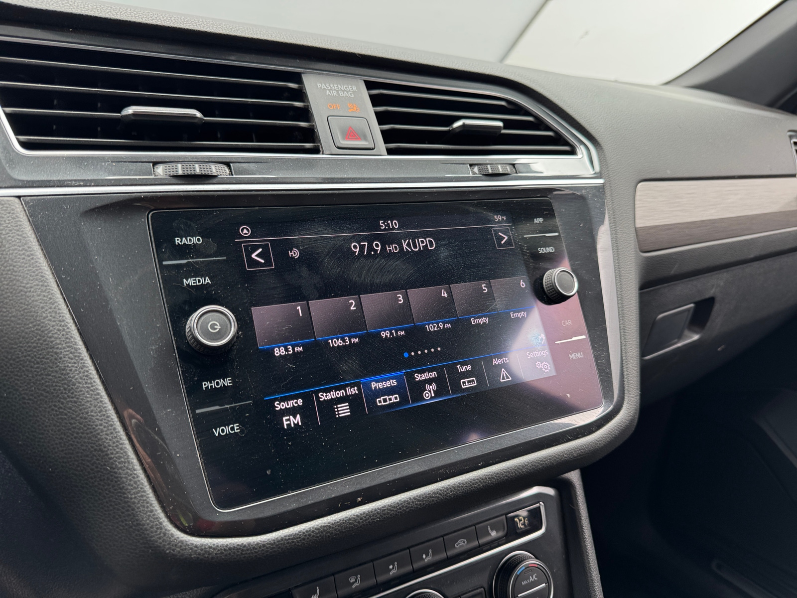 Thumbnail: 2021 Volkswagen Tiguan - 3