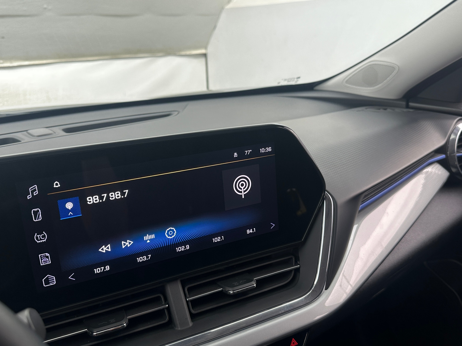 Thumbnail: 2025 Chevrolet Trax - 4