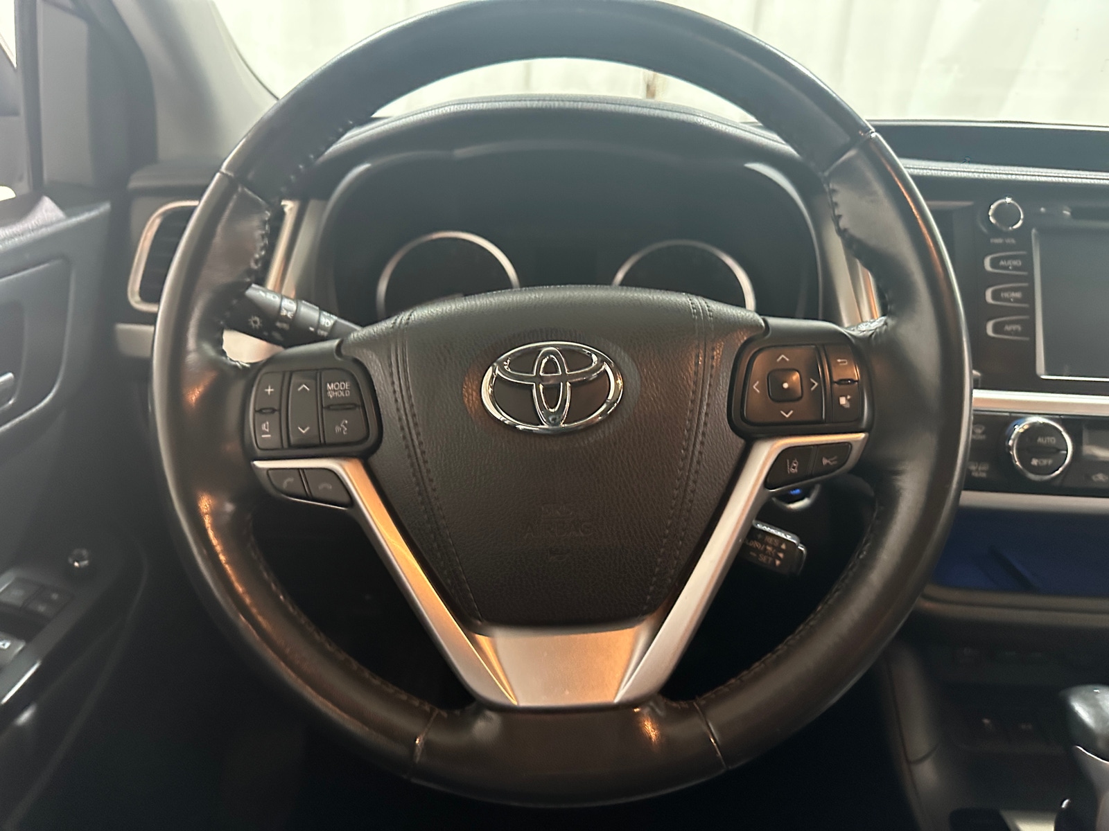 Thumbnail: 2018 Toyota Highlander - 4