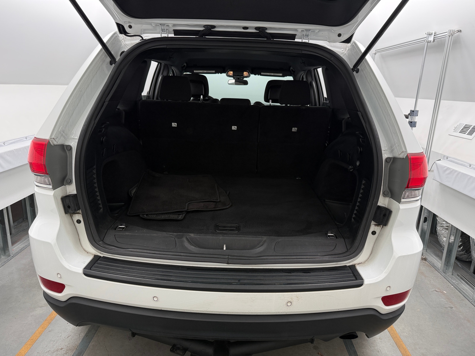 Thumbnail: 2018 Jeep Grand Cherokee - 7